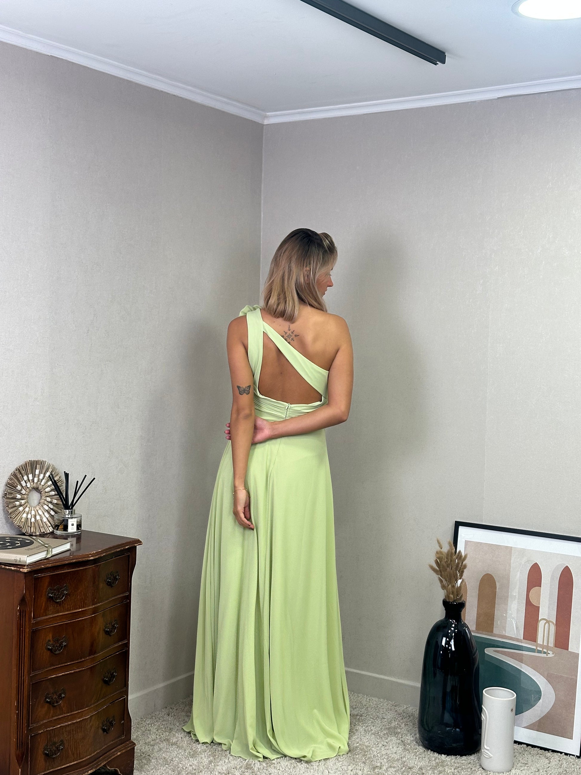 Robe asymétrique avec 3 fleurs détachables et fente - Calabasas