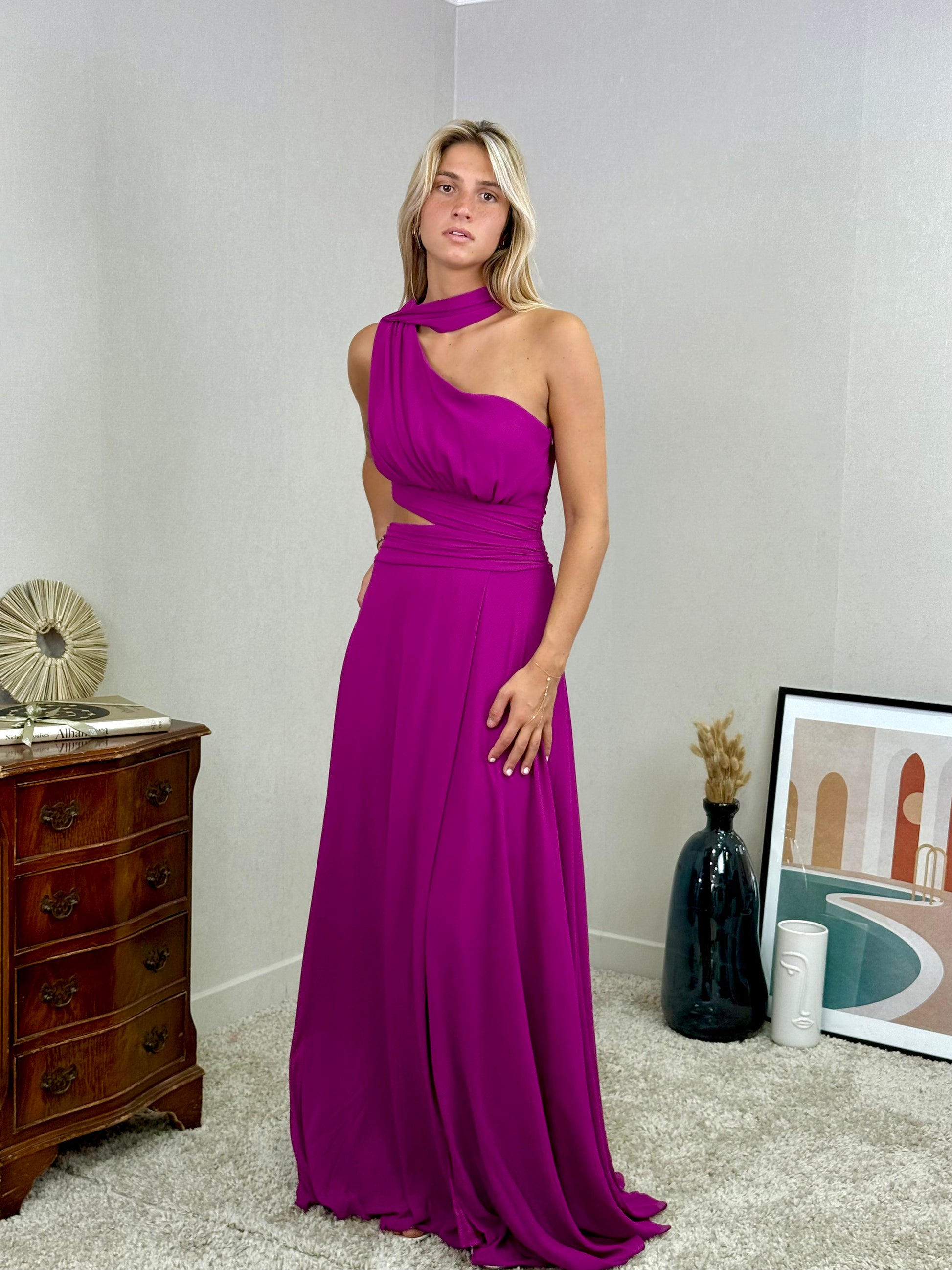 Robe asymétrique de cocktail, cérémonie Harbin, long purple dress with shoulder bow and hip cutout, side leg slit.