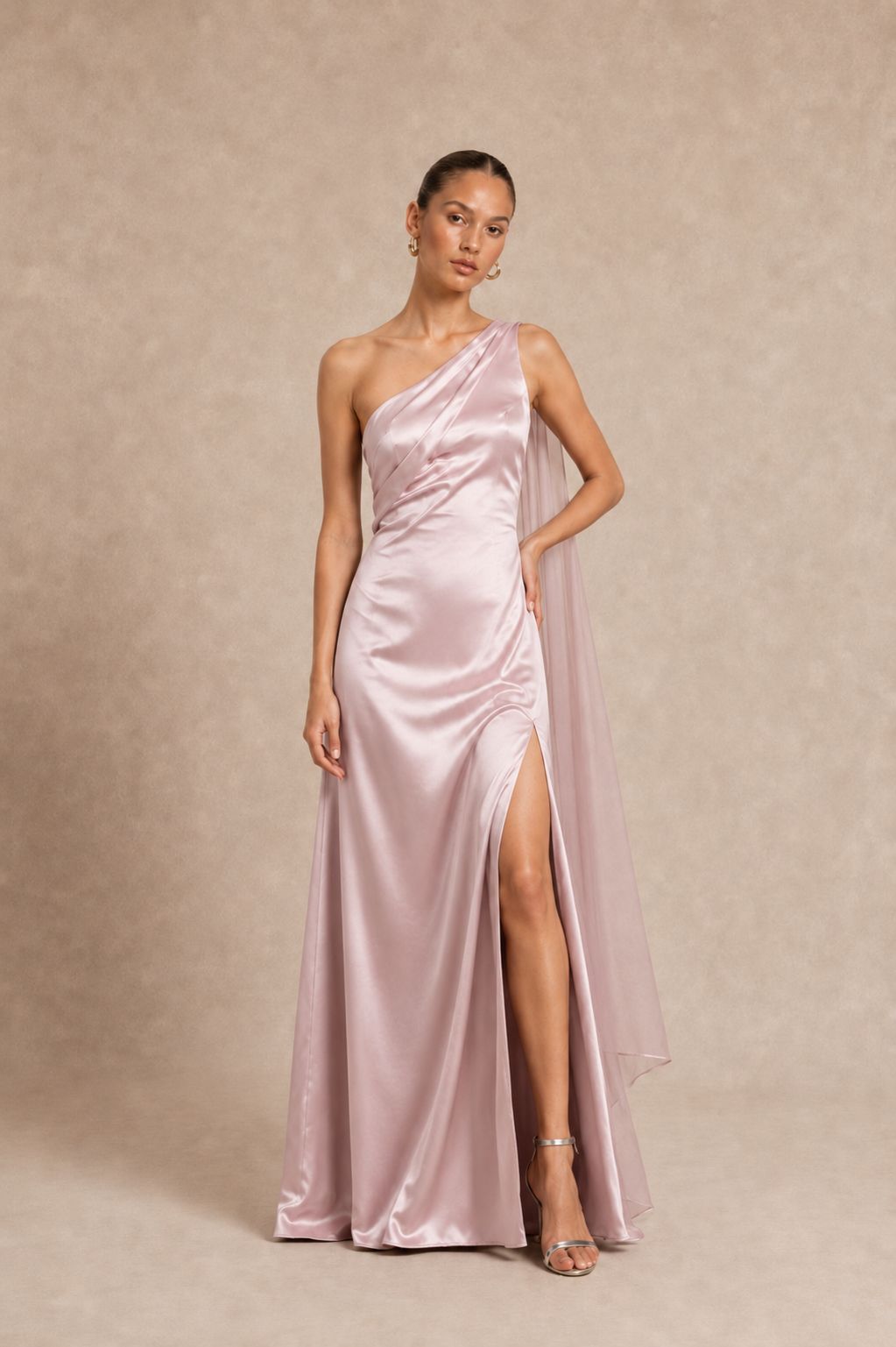 Robe longue en satin une épaule à voile - Cagliari