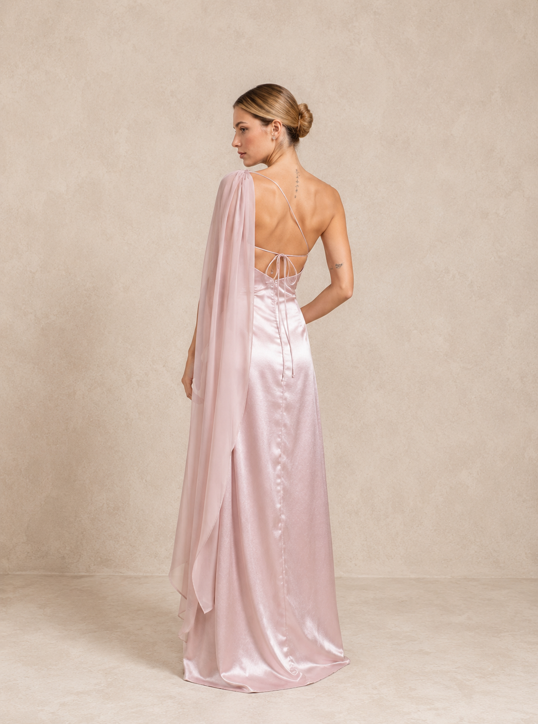 Robe en satin asymétrique CAGLIARI