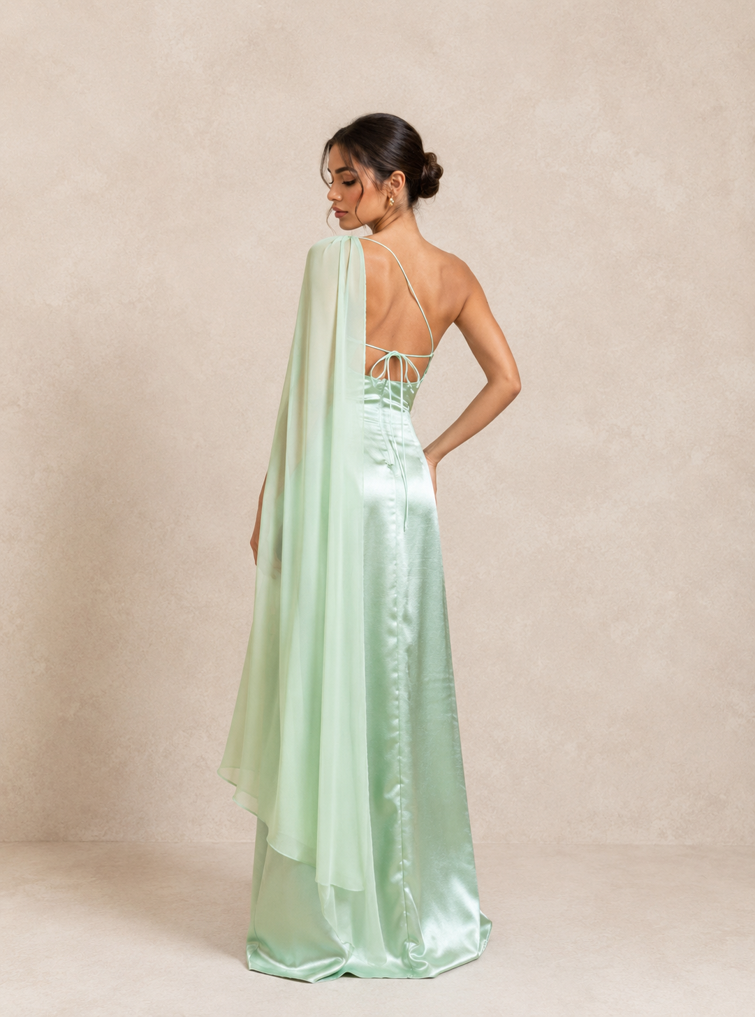 Robe en satin asymétrique CAGLIARI
