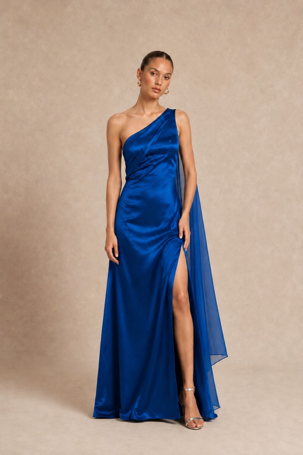 Robe longue en satin une épaule à voile - Cagliari