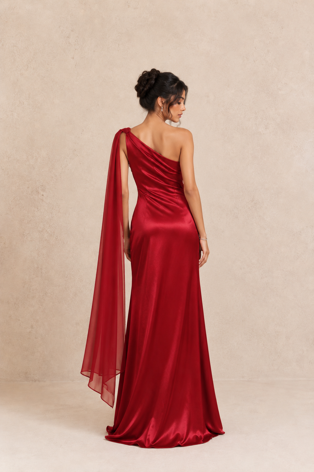 Robe longue en satin une épaule à voile - Cagliari