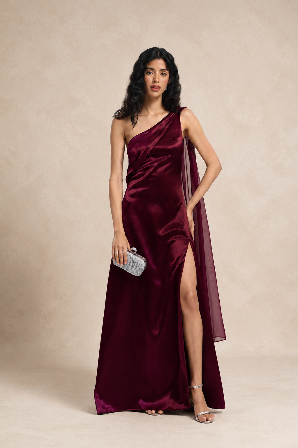Robe longue en satin une épaule à voile - Cagliari
