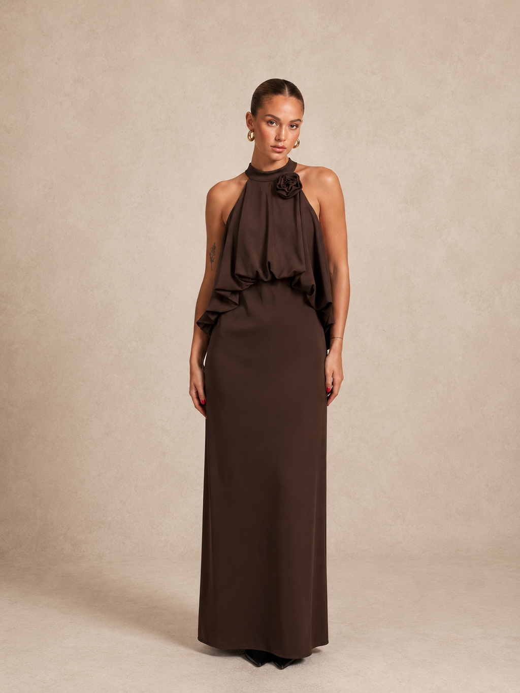 Robe longue marron à fleur épaulée Brisbane