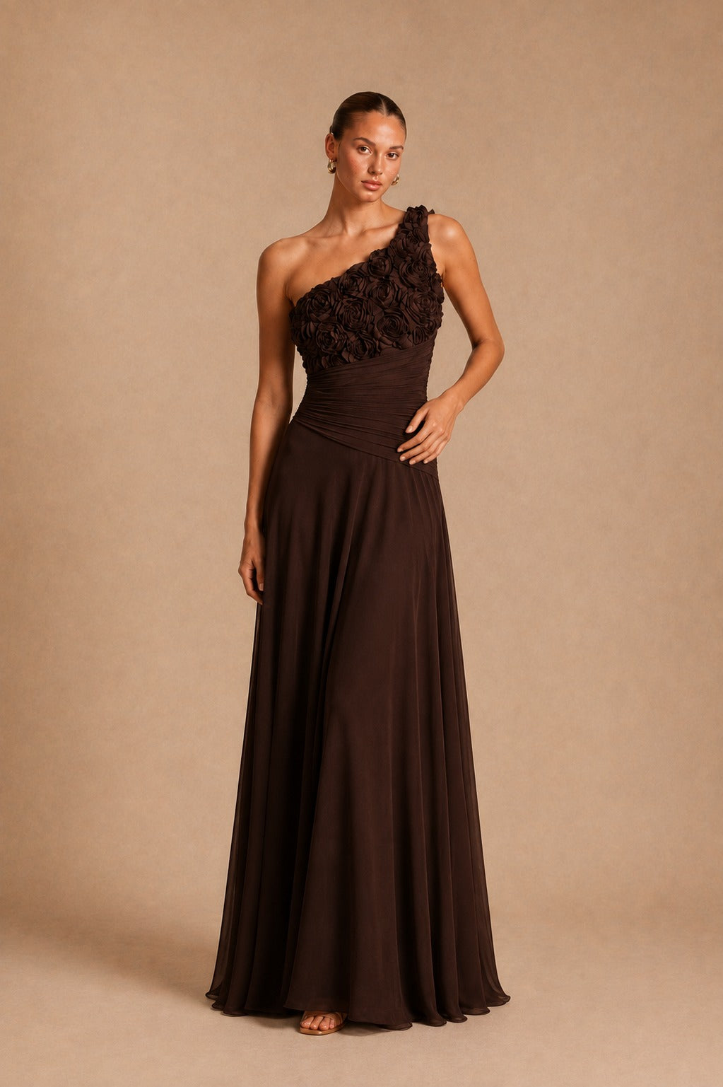 Robe longue asymétrique à fleurs en relief - Trat