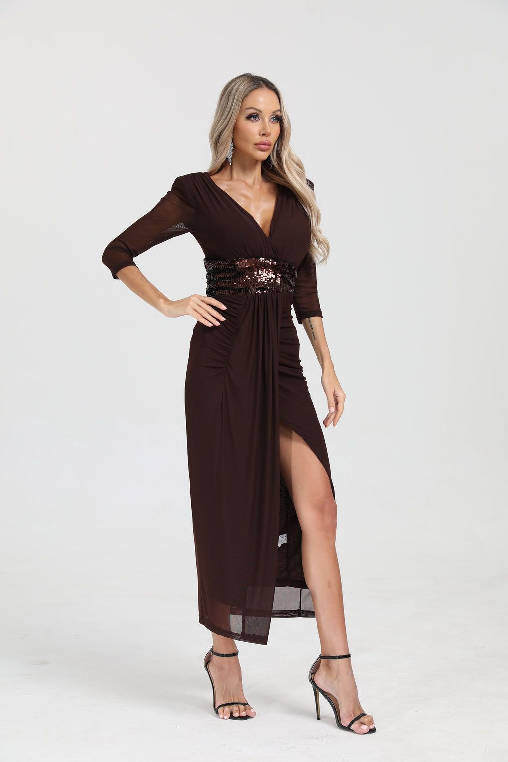 Robe de cérémonie longue élégante à décolleté en V et ceinture brillante - Carolina