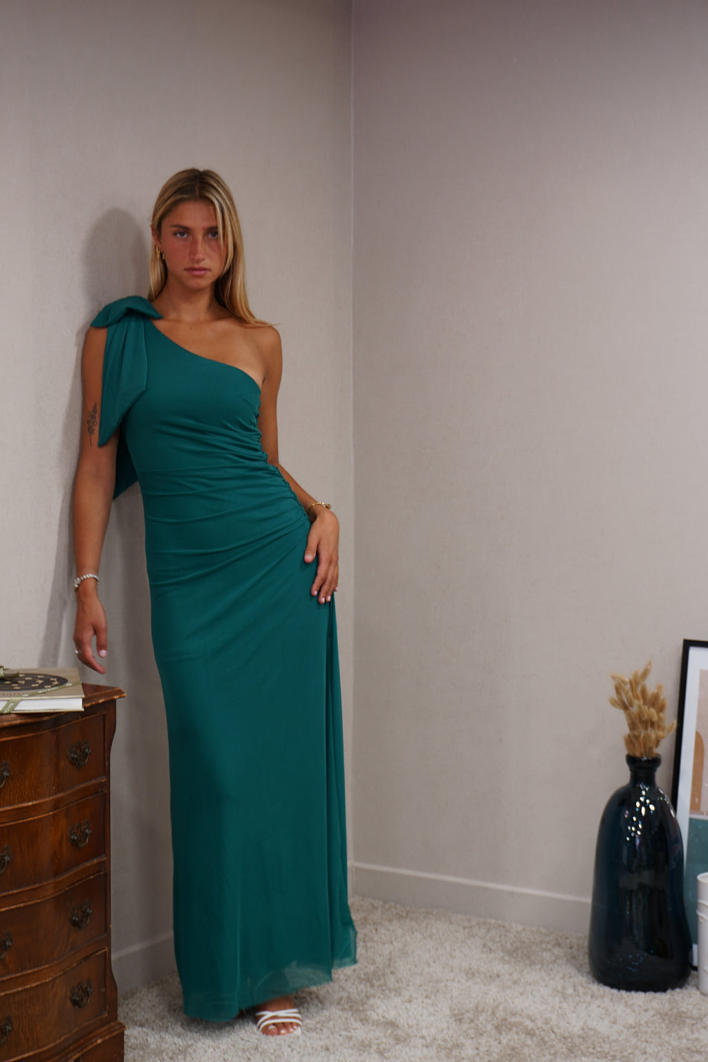 Robe de soirée asymétrique avec nœud sur l’épaule - SEVILLE