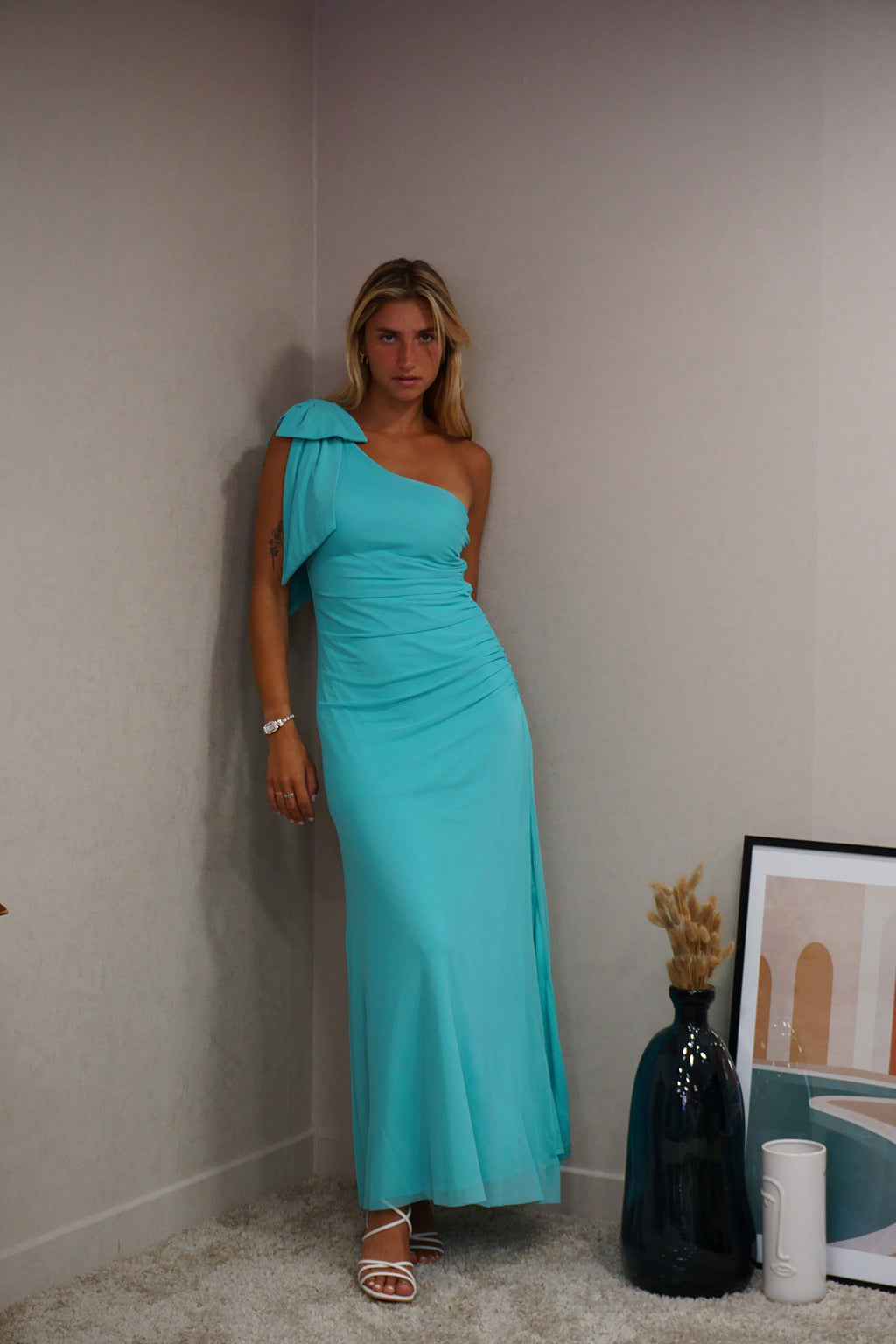 Robe de soirée asymétrique avec nœud sur l’épaule - SEVILLE