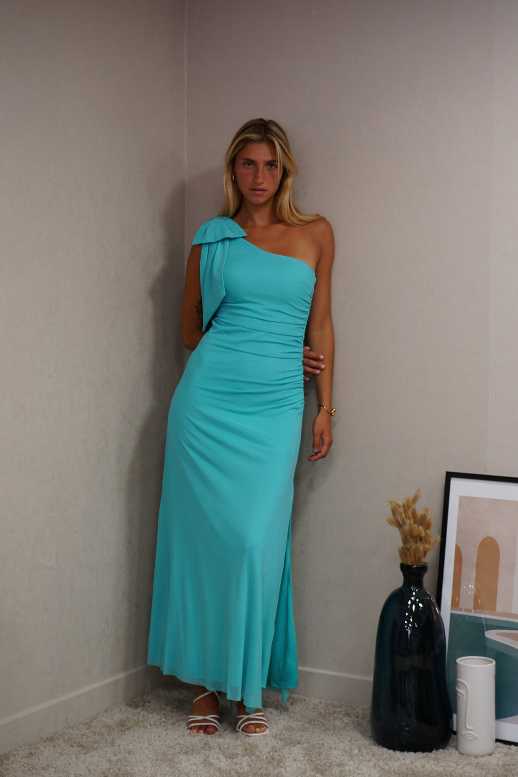 Robe de soirée asymétrique avec nœud sur l’épaule - SEVILLE