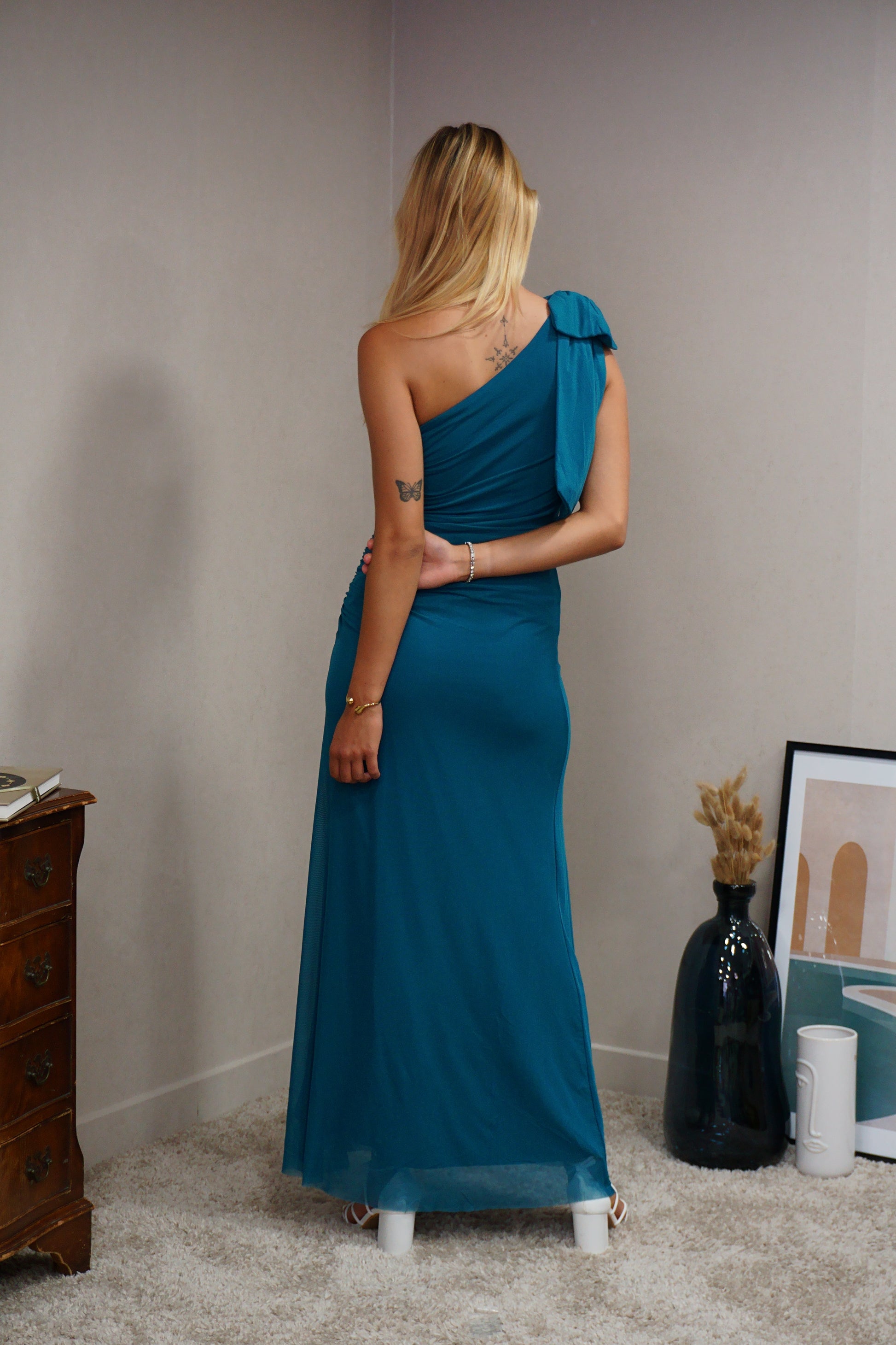 Robe de soirée asymétrique avec nœud sur l’épaule - SEVILLE