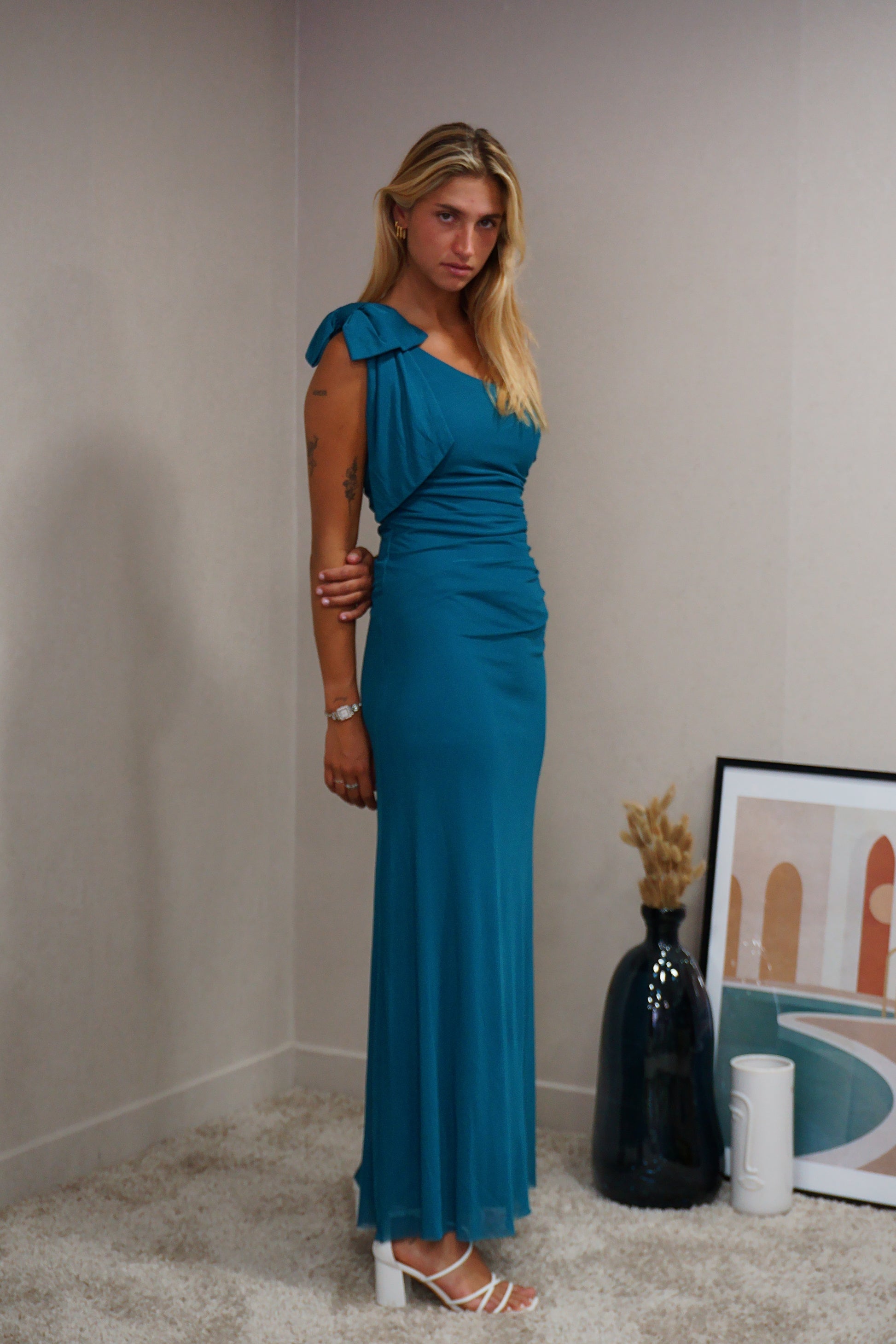 Robe de soirée asymétrique avec nœud sur l’épaule - SEVILLE