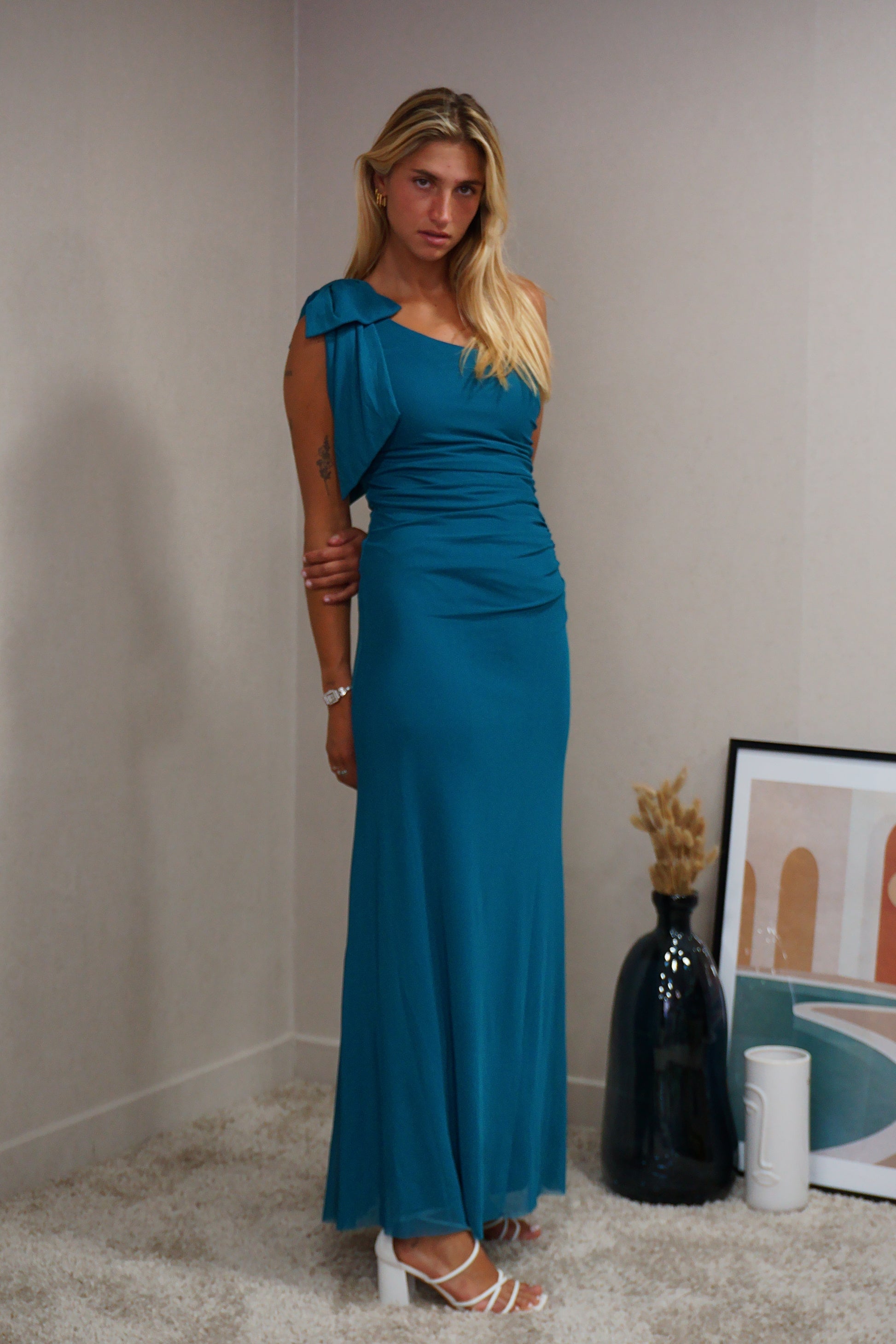 Robe de soirée asymétrique avec nœud sur l’épaule - SEVILLE