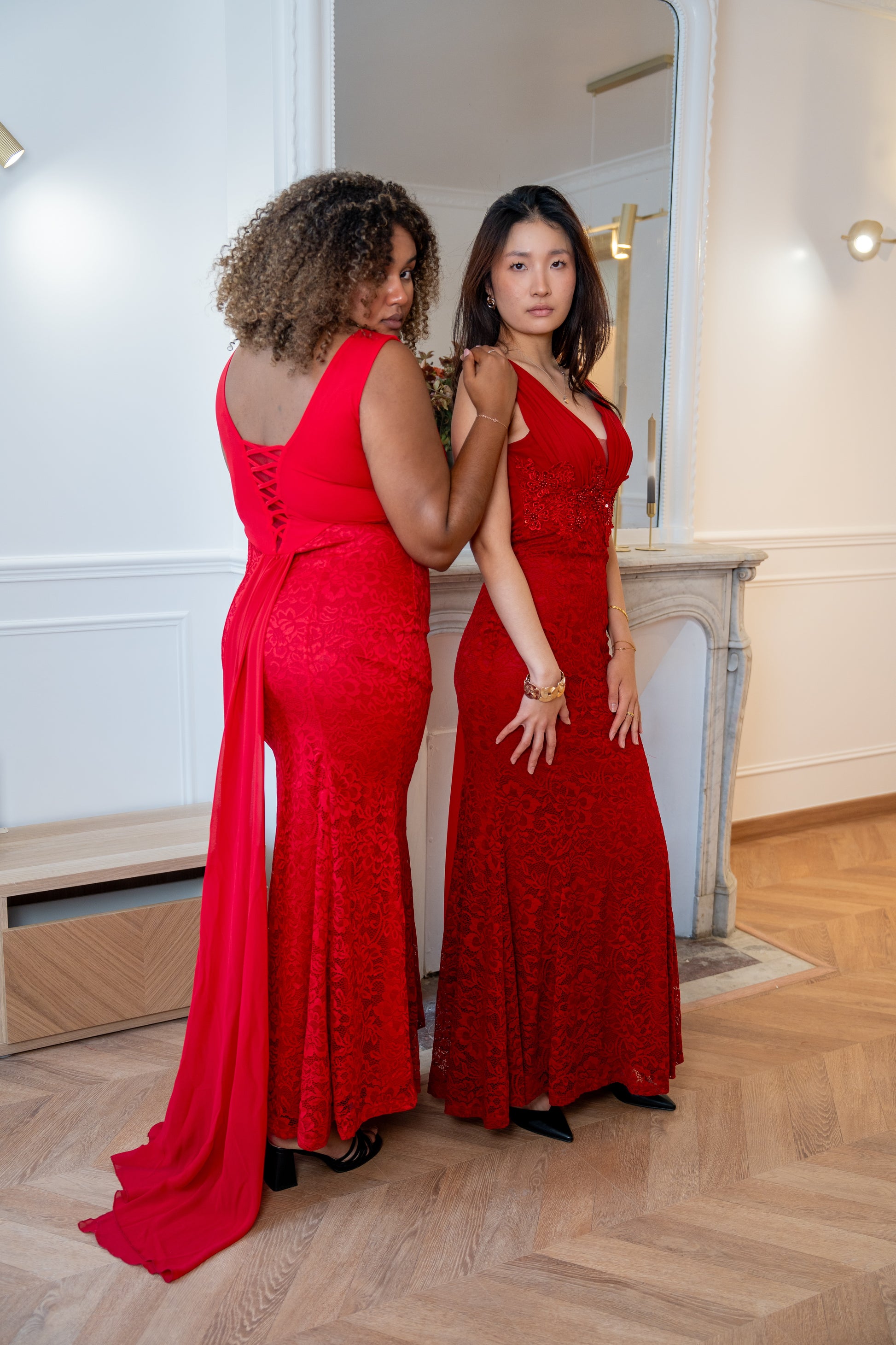 Robe de cérémonie longue en dentelle à décolleté en V et dos lacé - Rabat