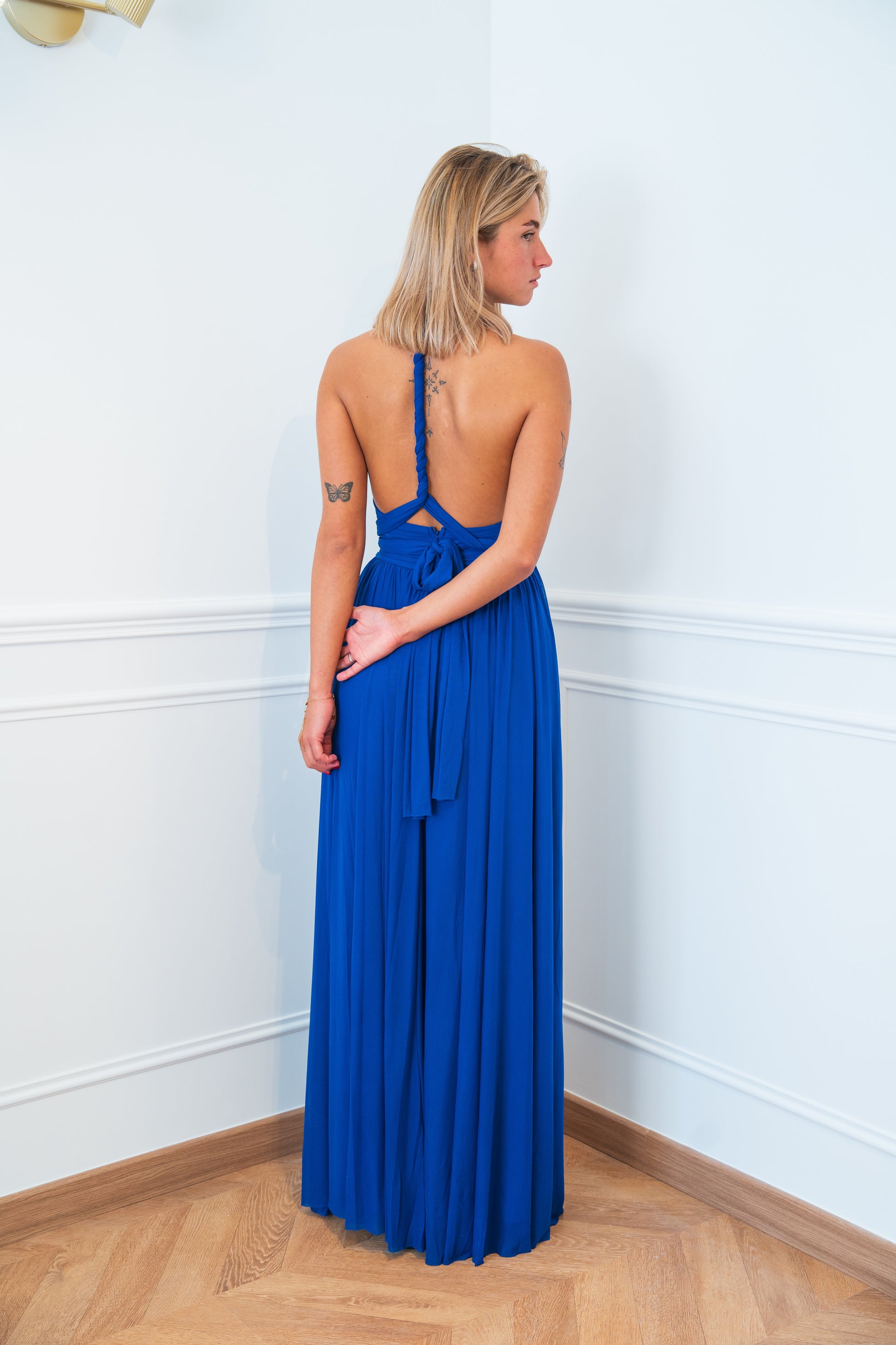 Robe de cérémonie longue fluide à décolleté croisé et dos noué multi-attache – Izmir