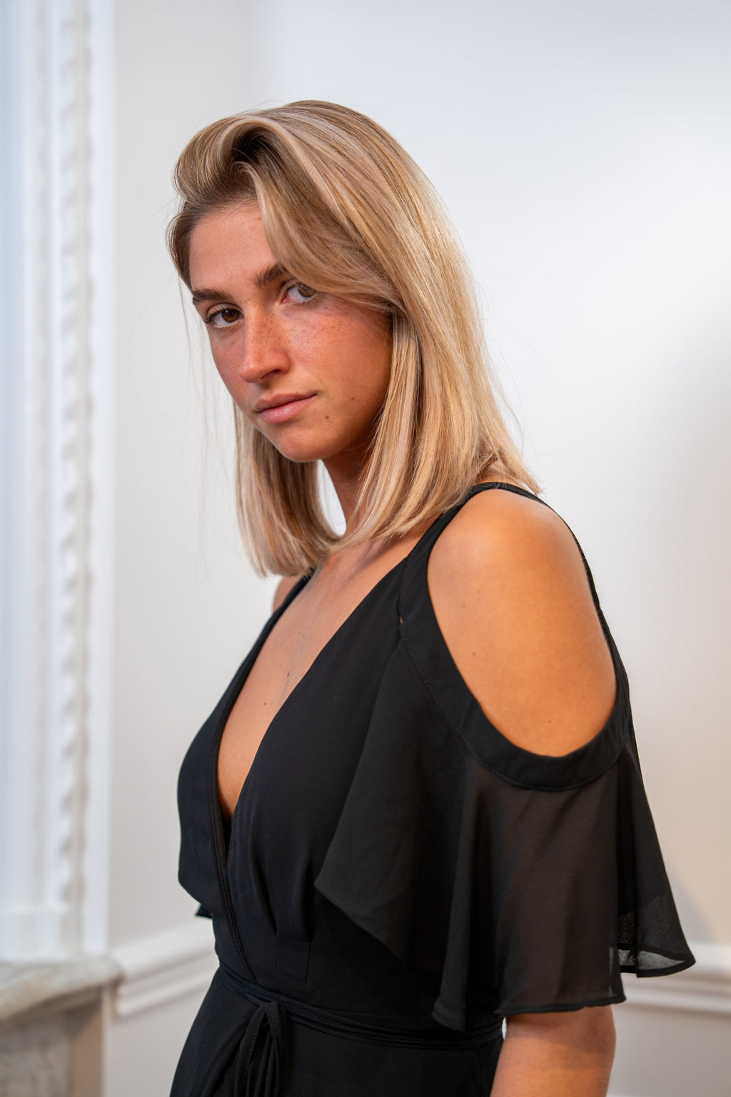 Robe de cérémonie longue fluide cache-cœur à manches volantées et fente élégante - Hyère