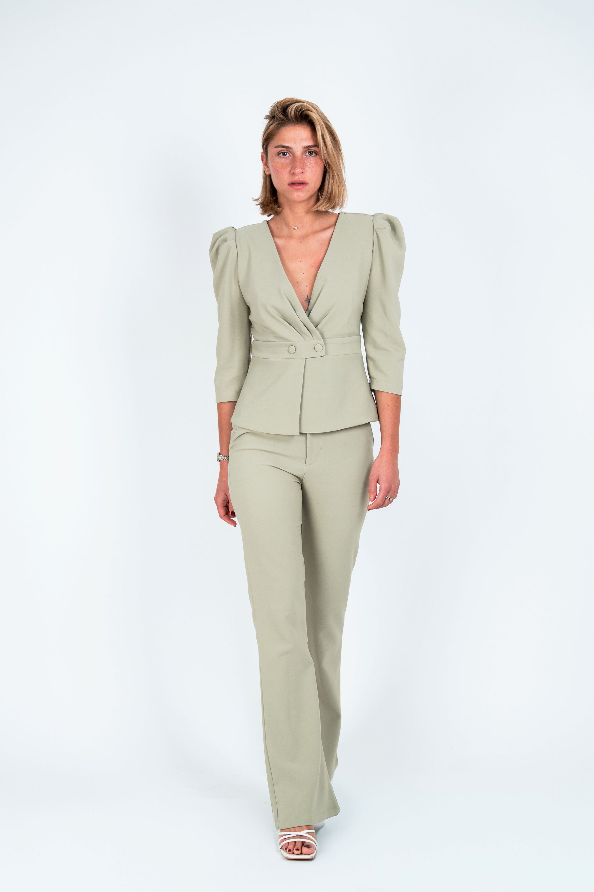 A simple and elegant ALBURY ensemble