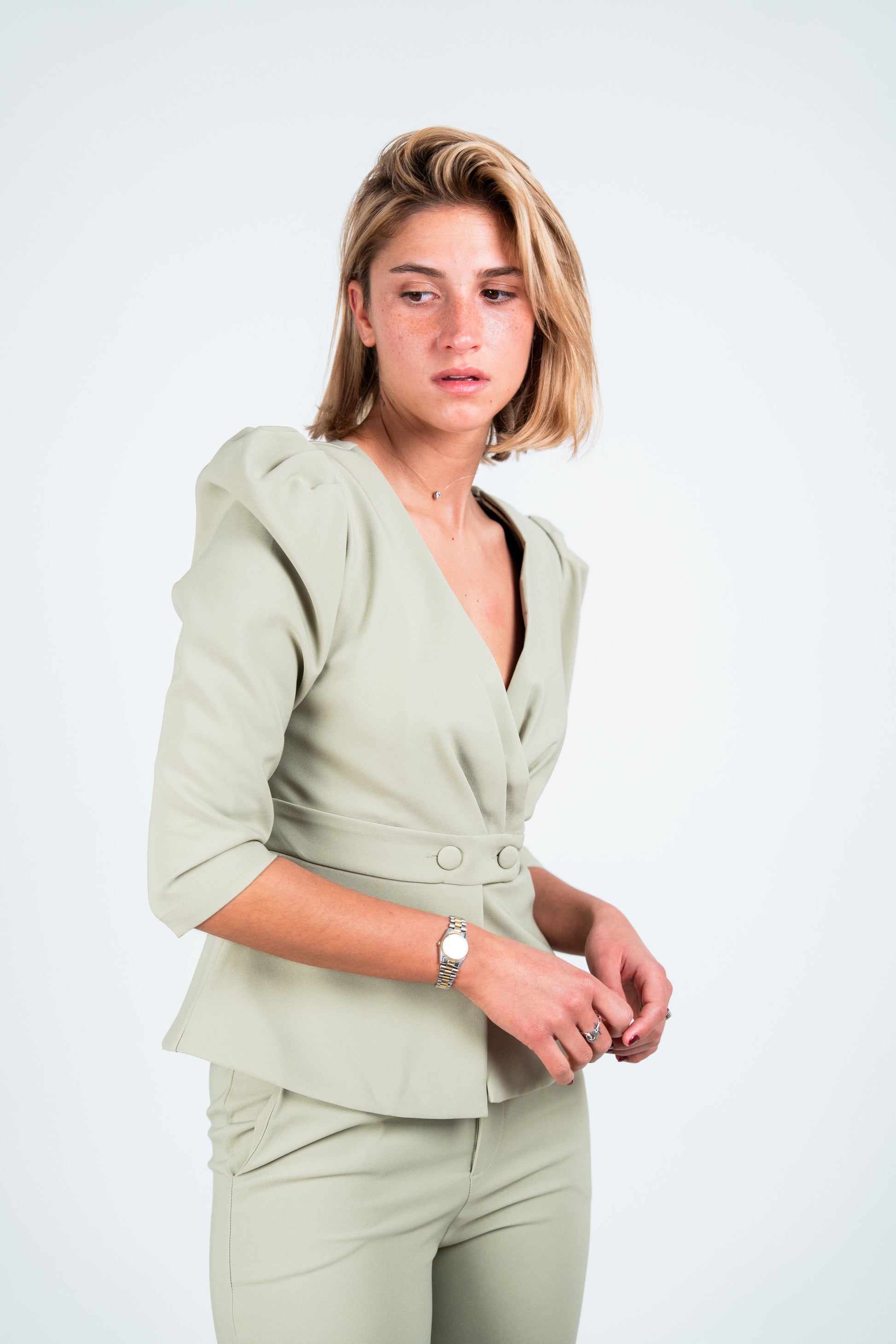 A simple and elegant ALBURY ensemble