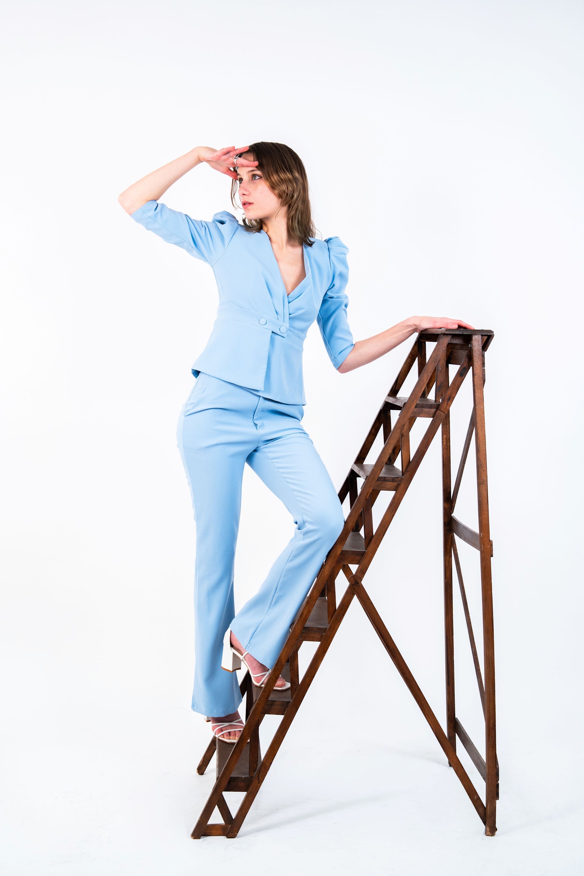 A simple and elegant ALBURY ensemble