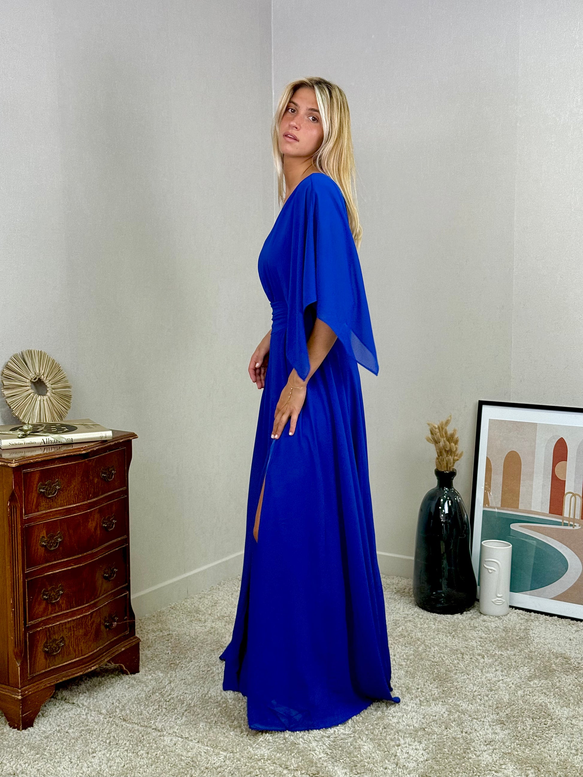 Robe maxi asymétrique avec manche évasée Elbasan