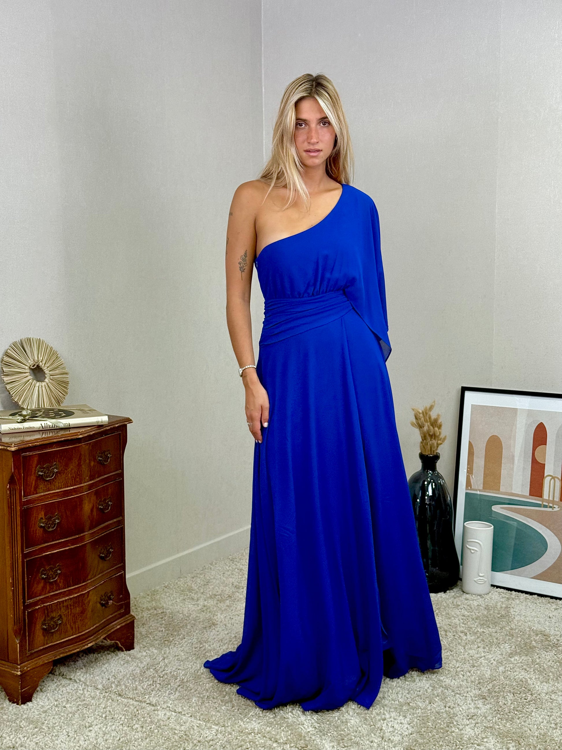 Robe maxi asymétrique avec manche évasée Elbasan