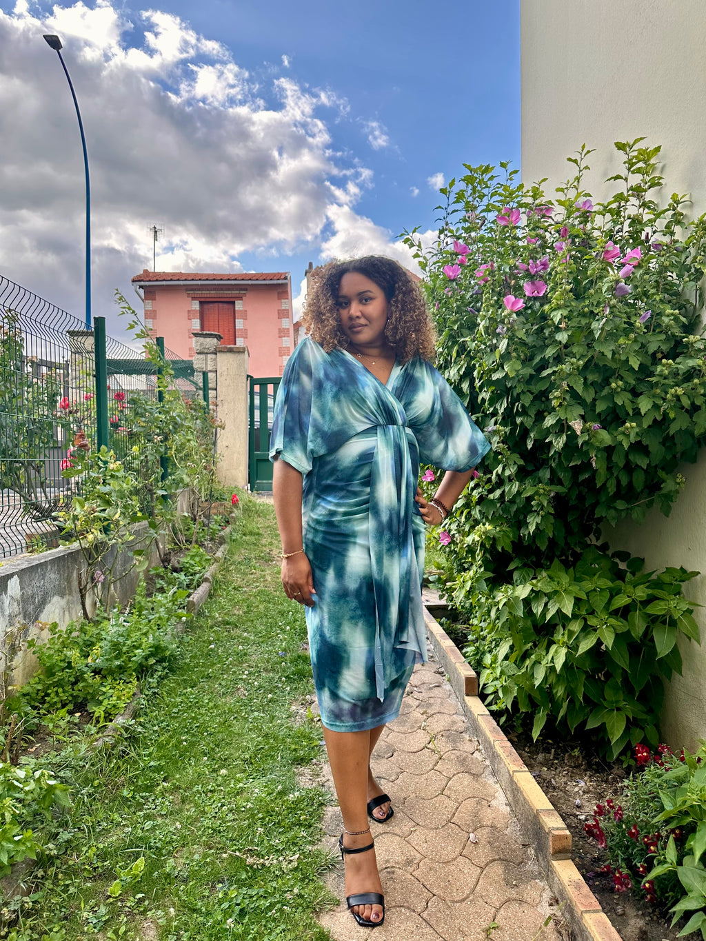 Robe midi imprimée grande taille raffinée avec manche effet papillon Luanda