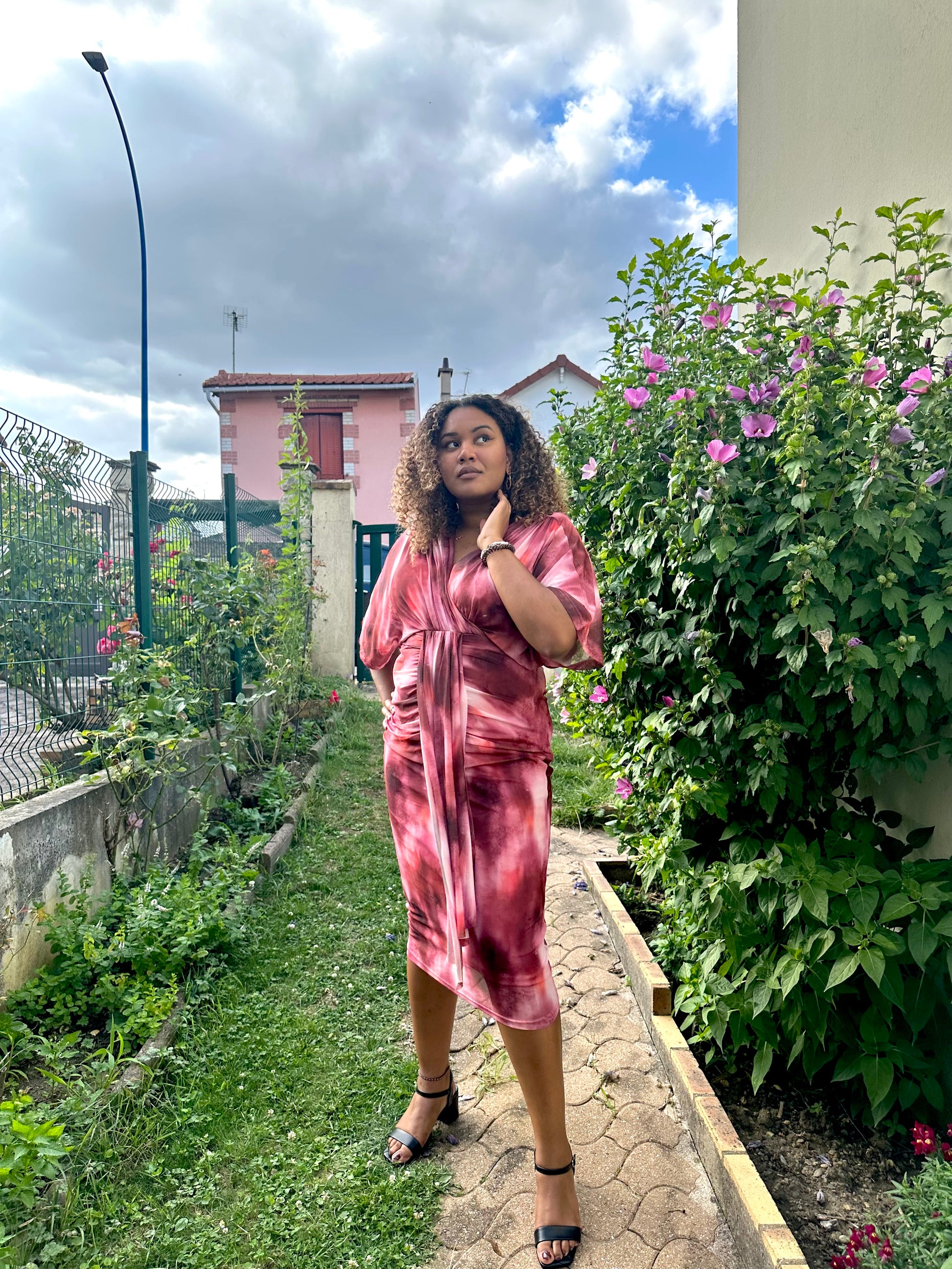 Robe midi imprimée grande taille raffinée avec manche effet papillon Luanda