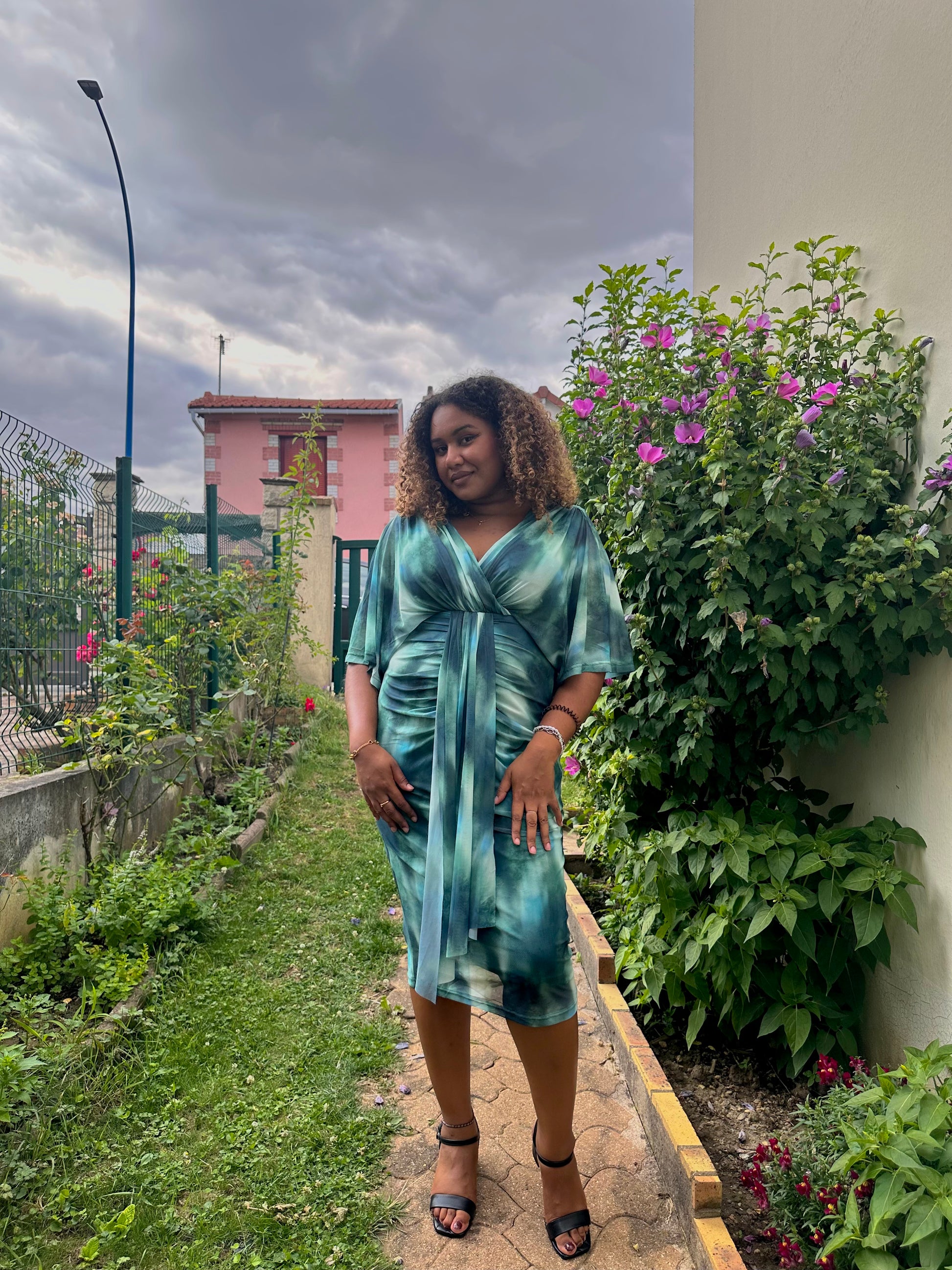 Robe midi imprimée grande taille raffinée avec manche effet papillon Luanda