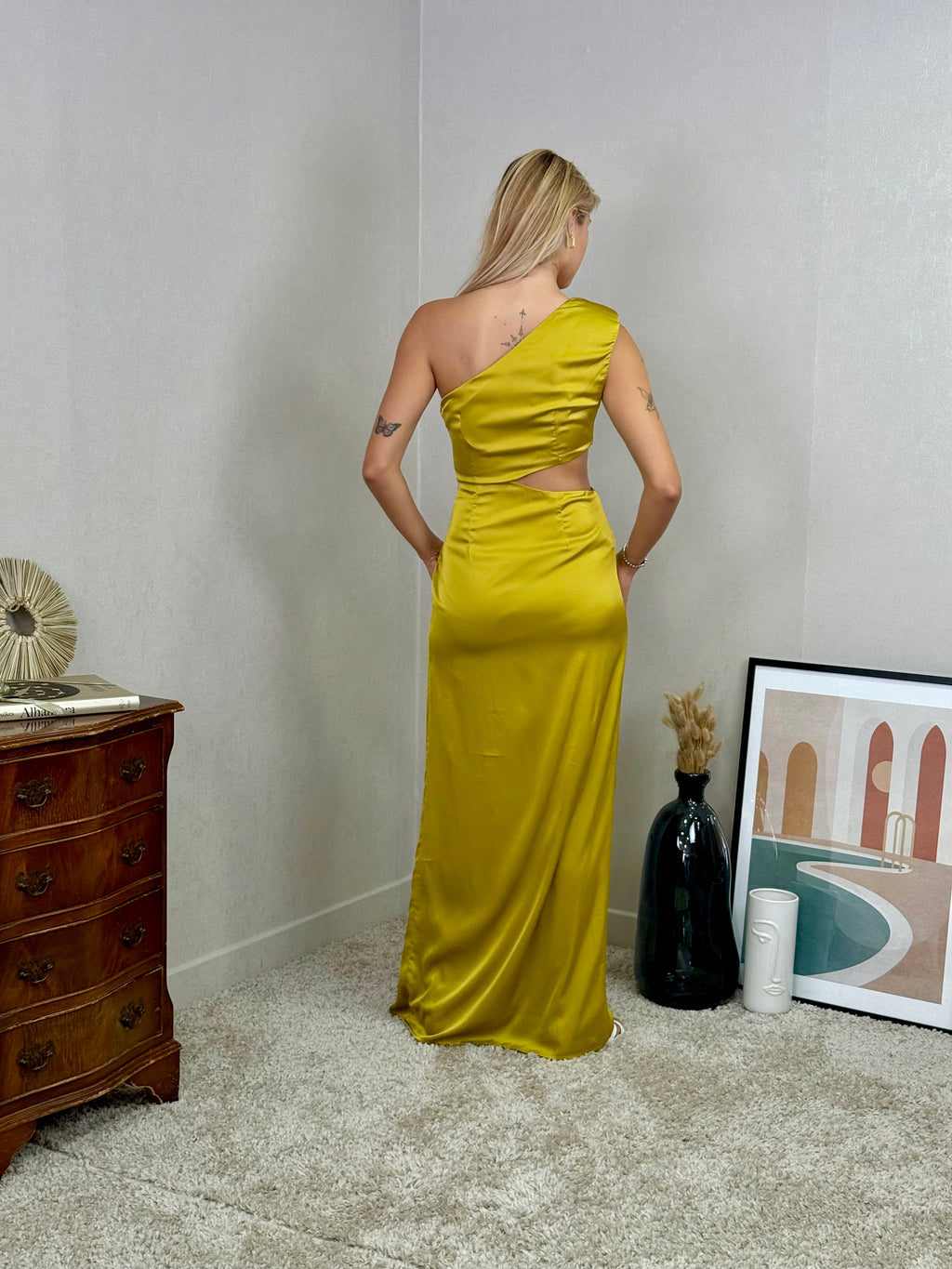 Robe de soirée satin tendance asymétrique Melbourne