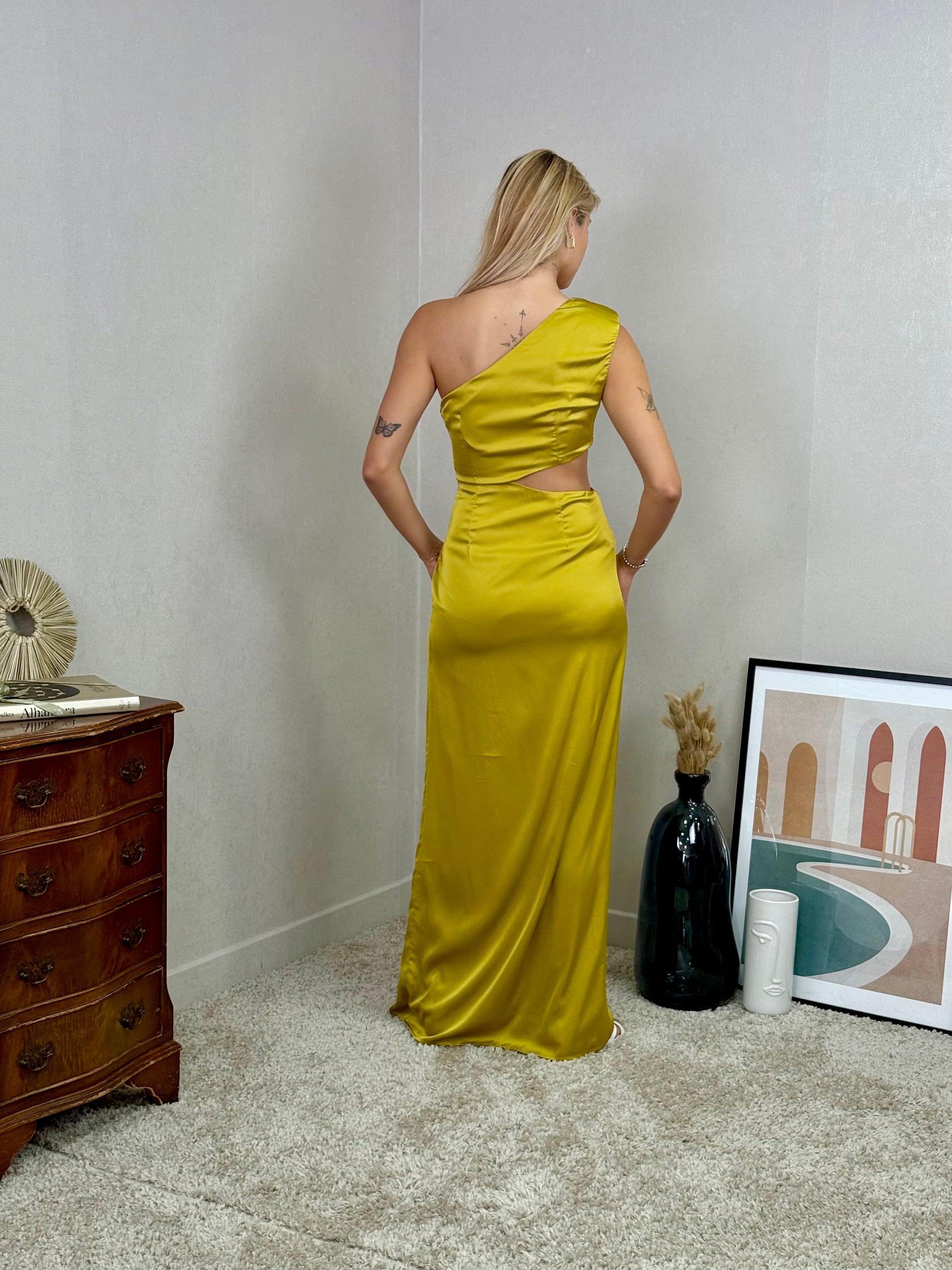 Robe de soirée satin tendance asymétrique Melbourne
