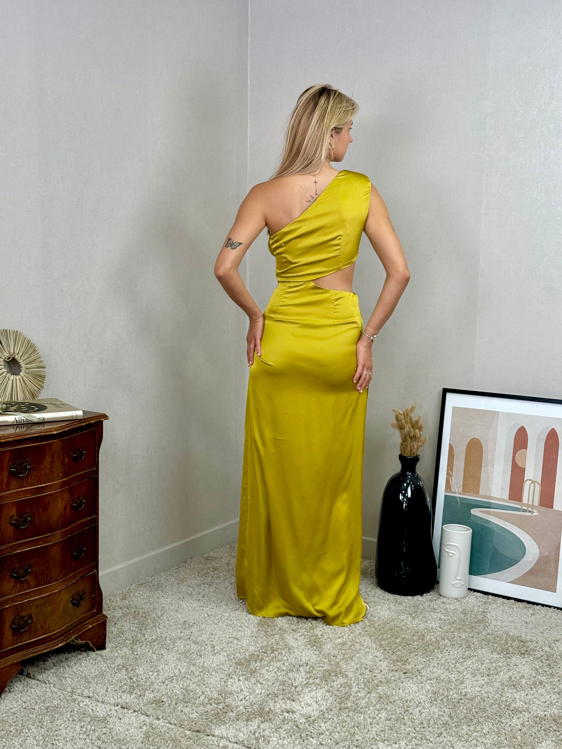 Robe de soirée satin tendance asymétrique Melbourne