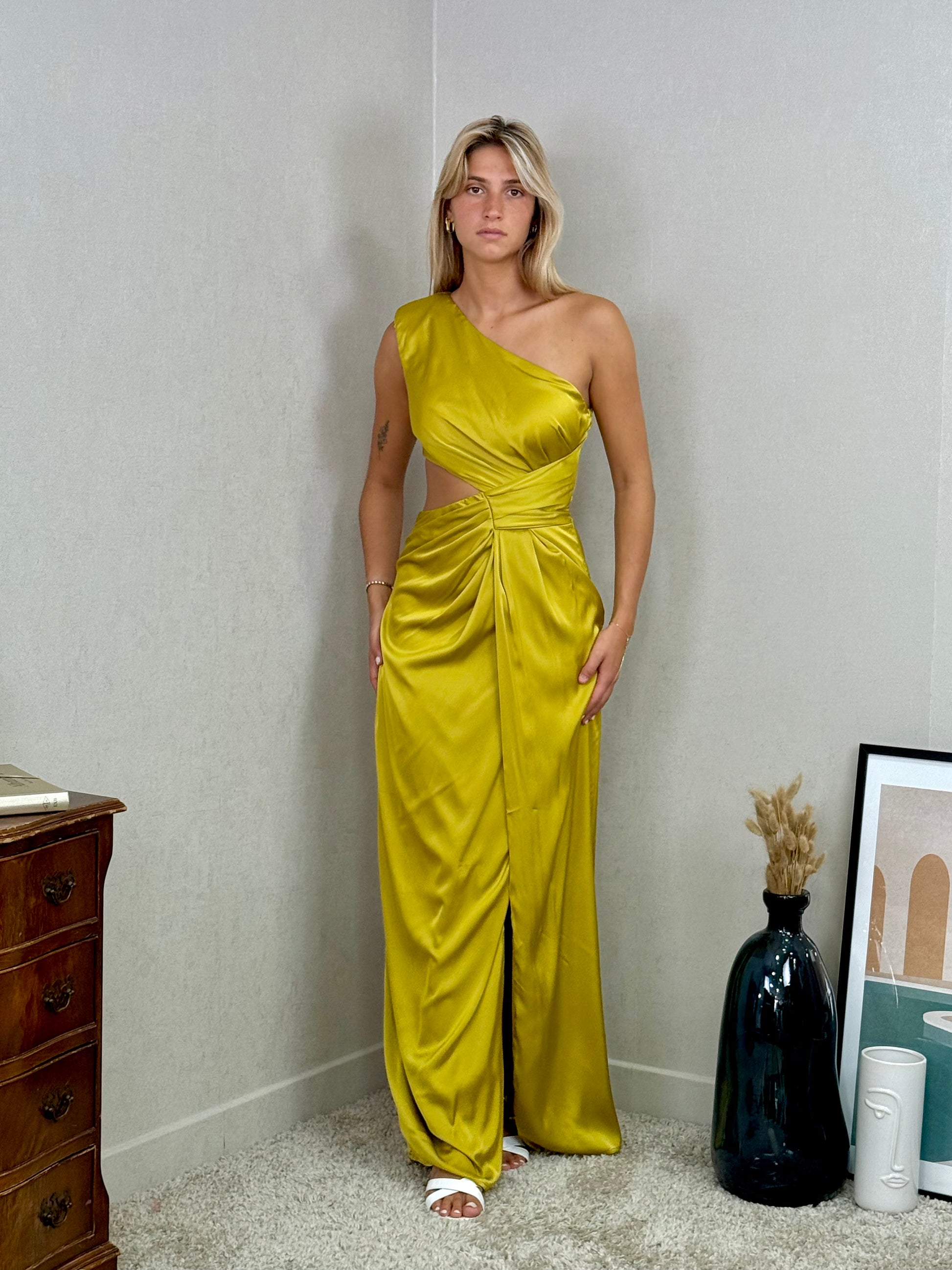 Robe de soirée satin tendance asymétrique Melbourne