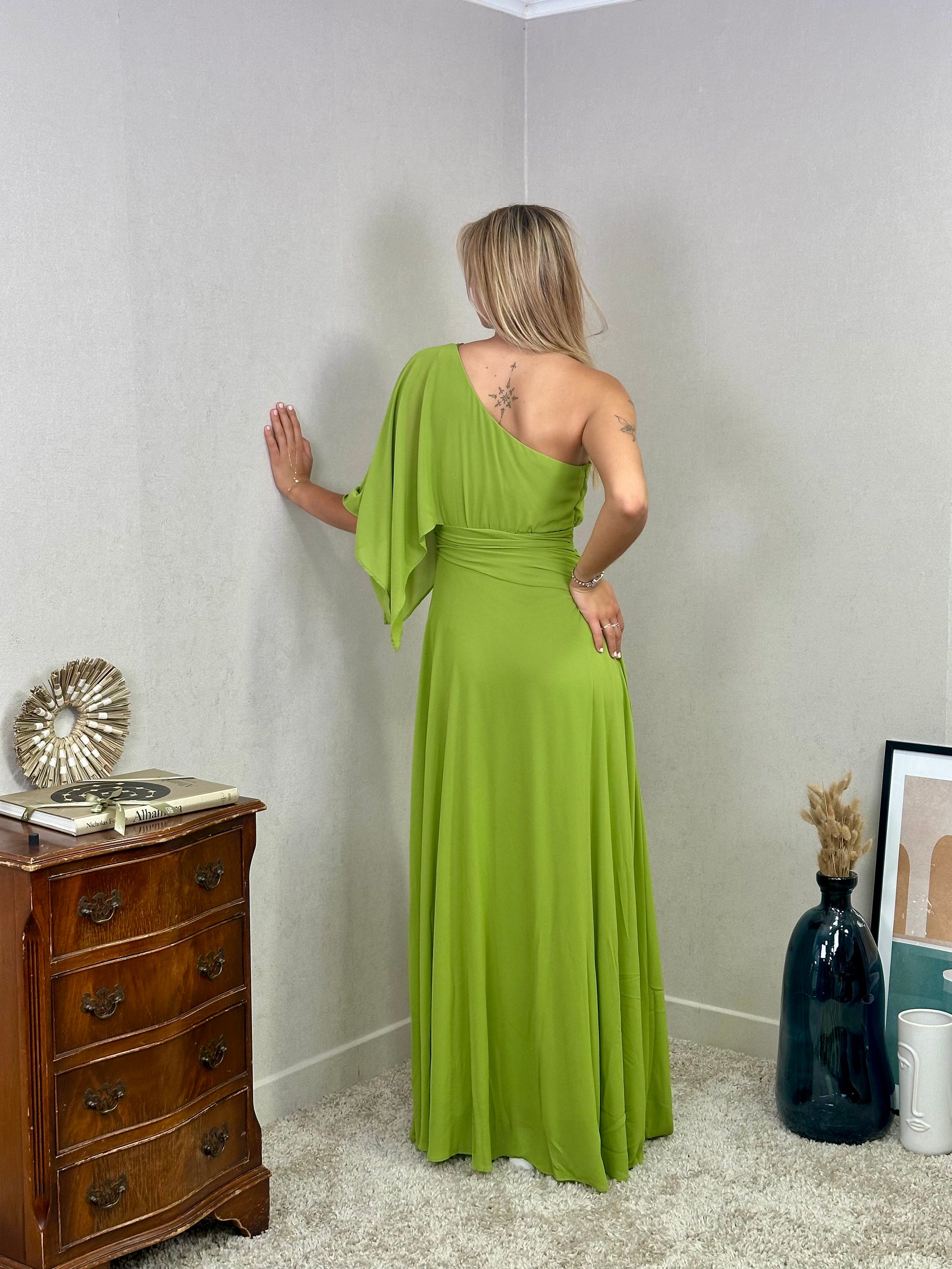 Robe maxi asymétrique avec manche évasée Elbasan