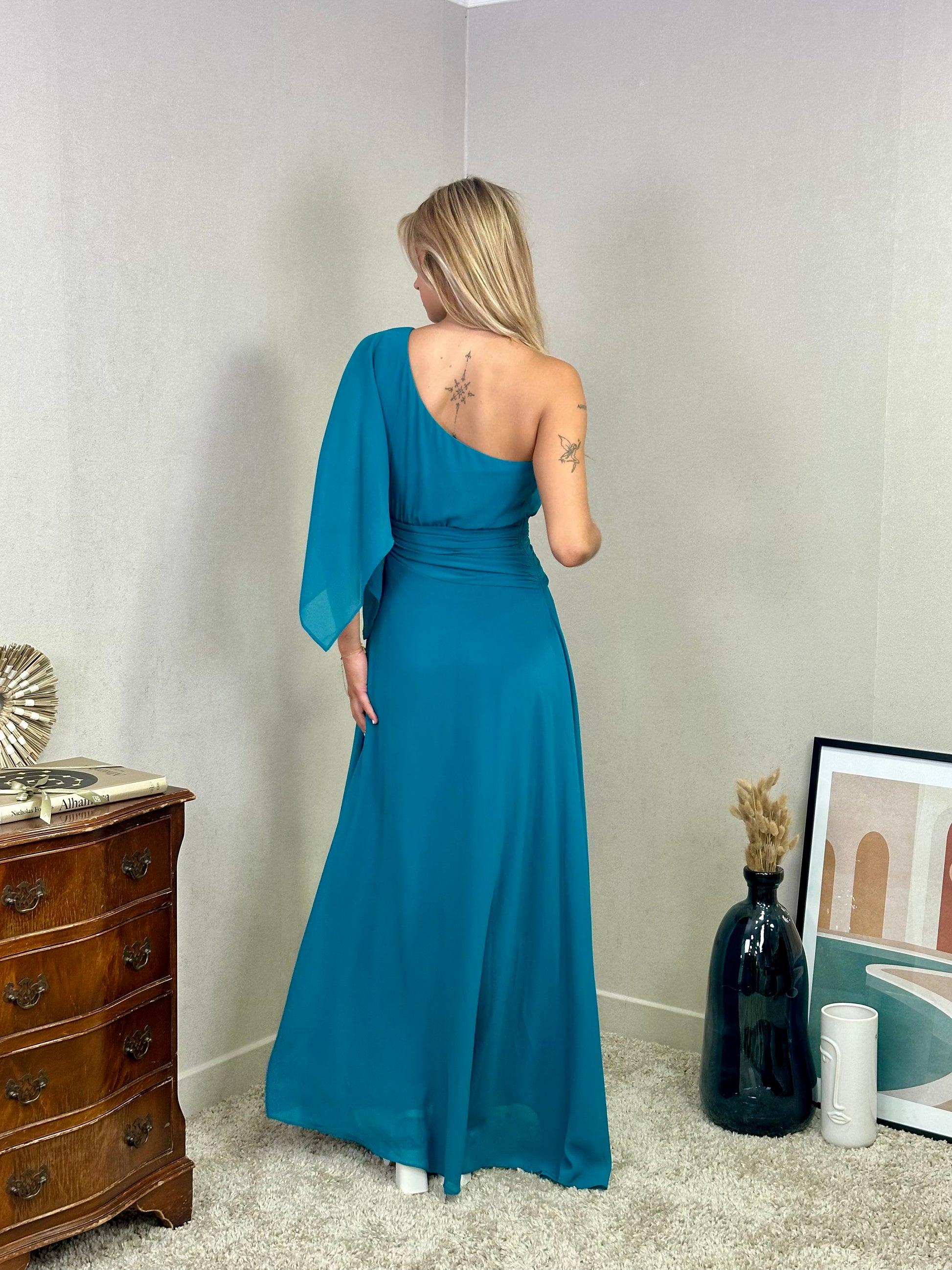 Robe maxi asymétrique avec manche évasée Elbasan