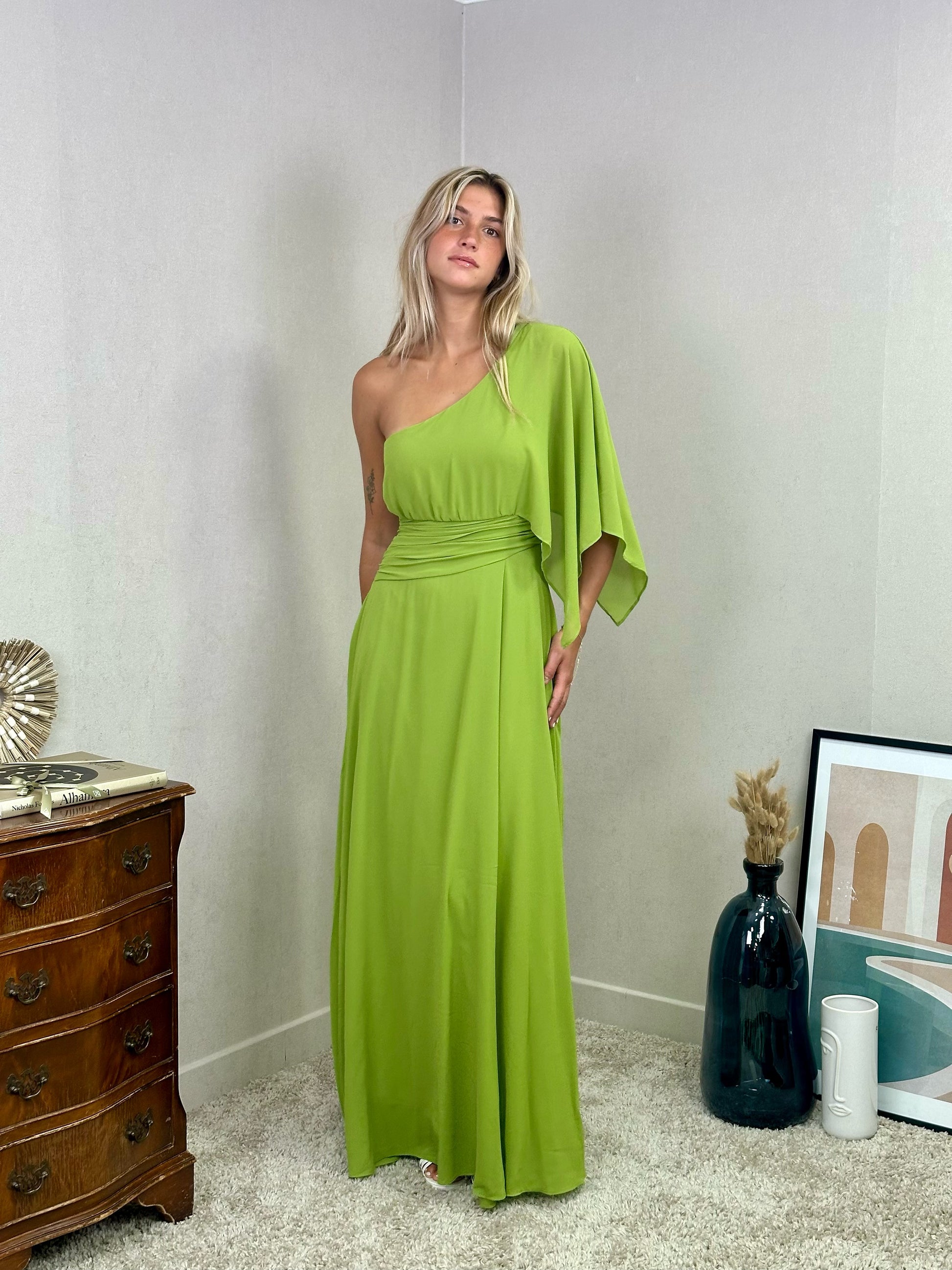 Robe maxi asymétrique avec manche évasée Elbasan