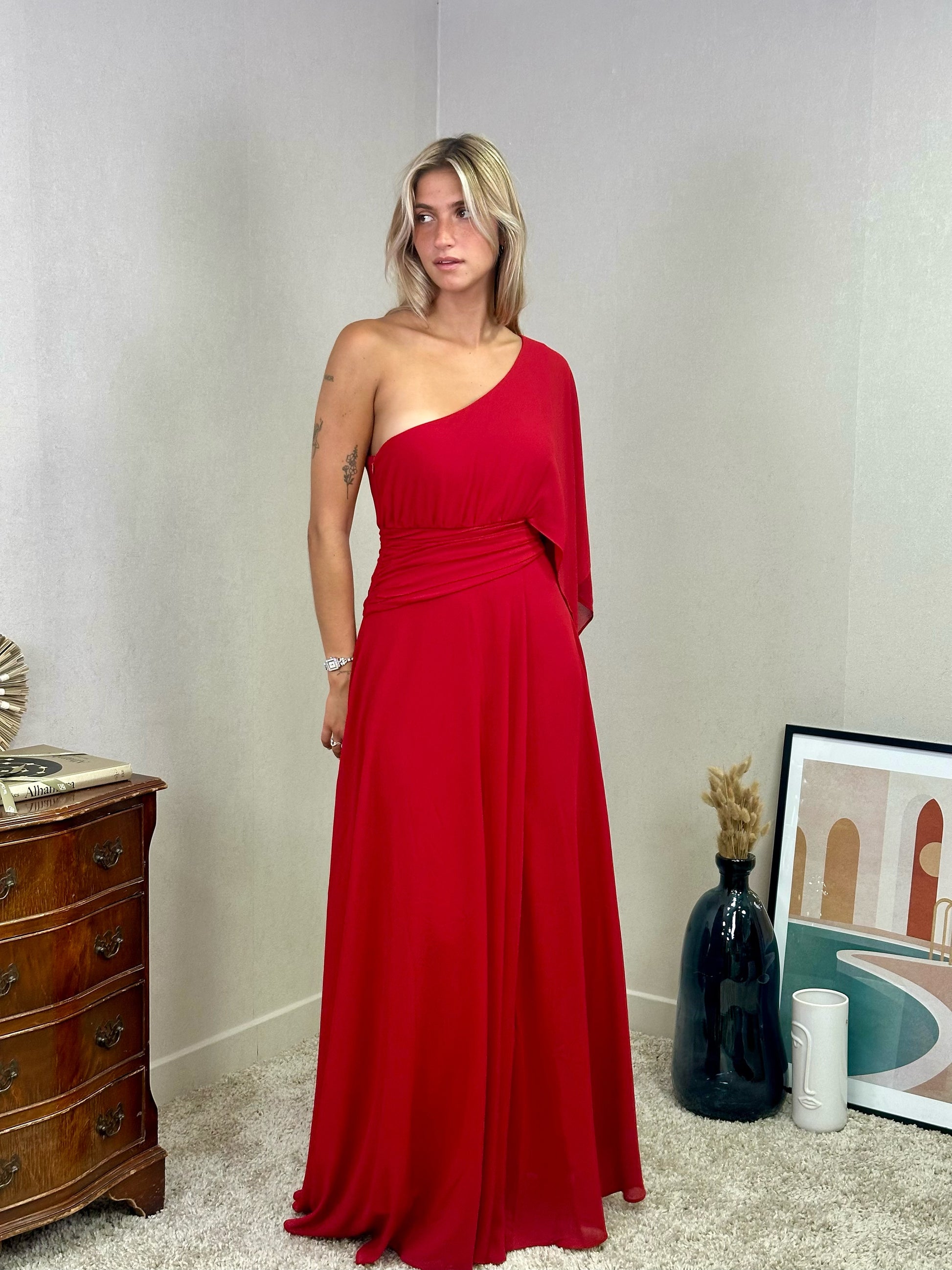 Robe maxi asymétrique avec manche évasée Elbasan