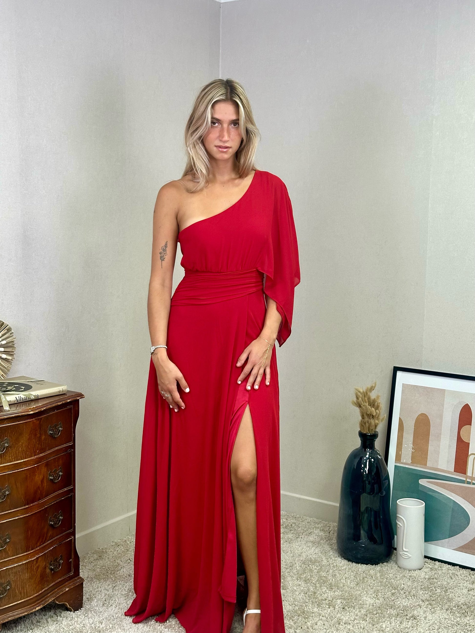 Robe maxi asymétrique avec manche évasée Elbasan