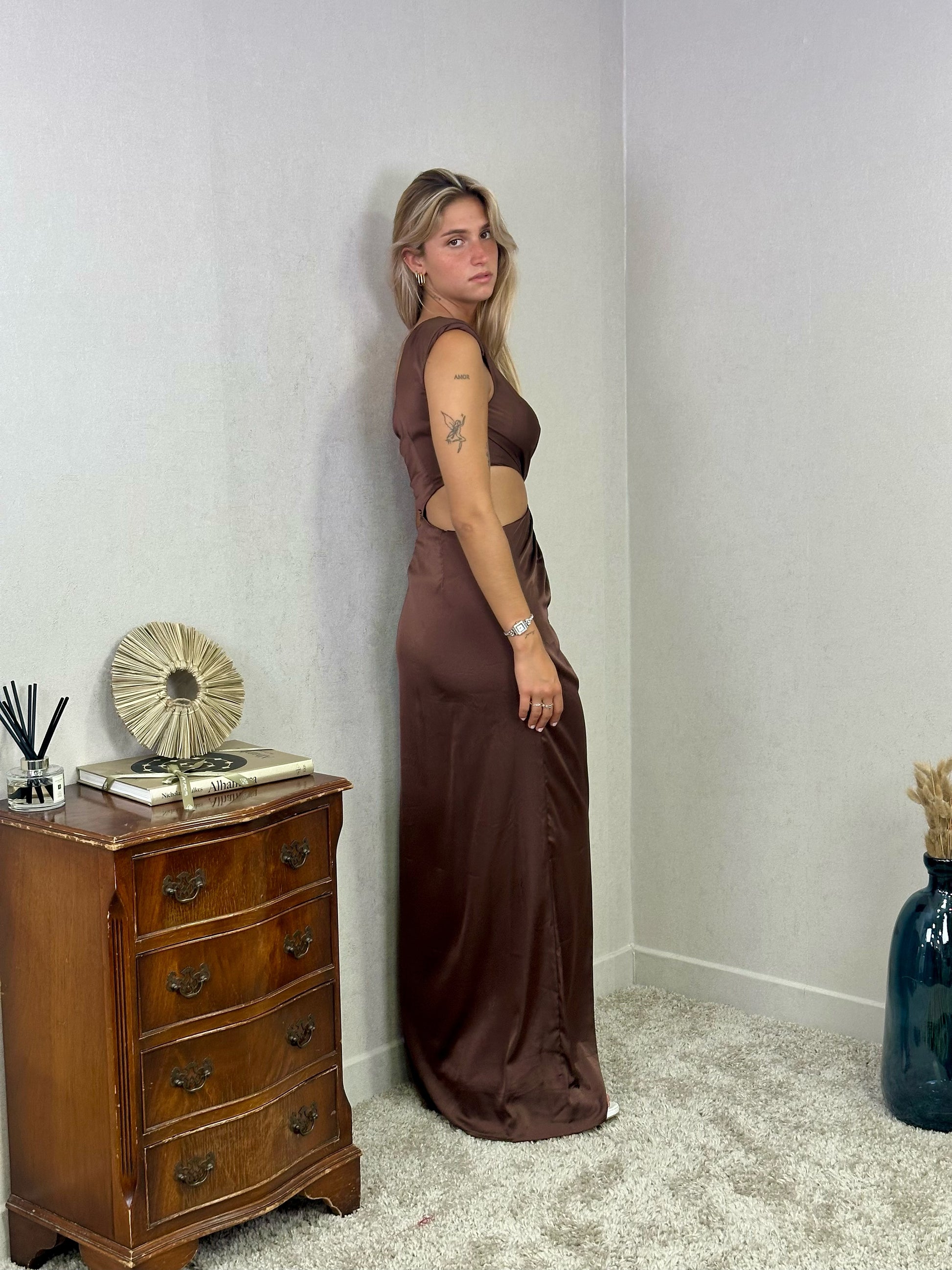 Robe de soirée satin tendance asymétrique Melbourne