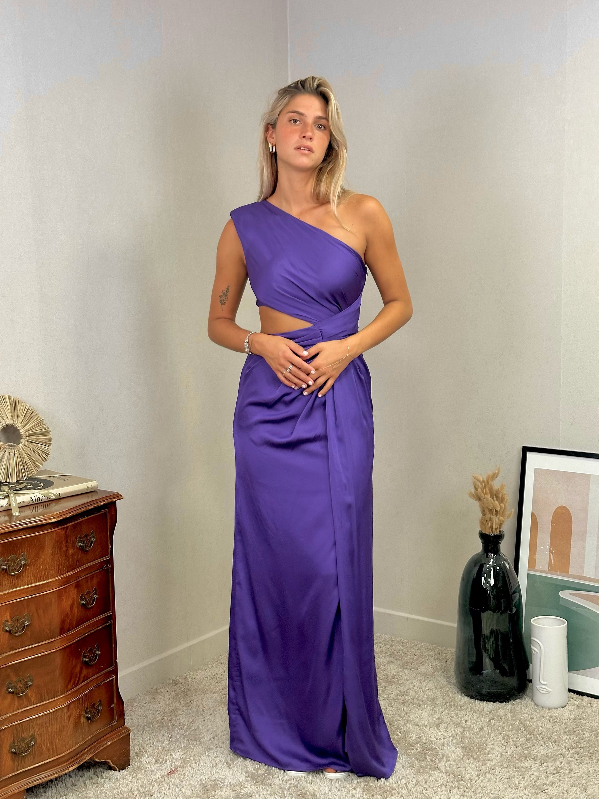 Robe de soirée satin tendance asymétrique Melbourne