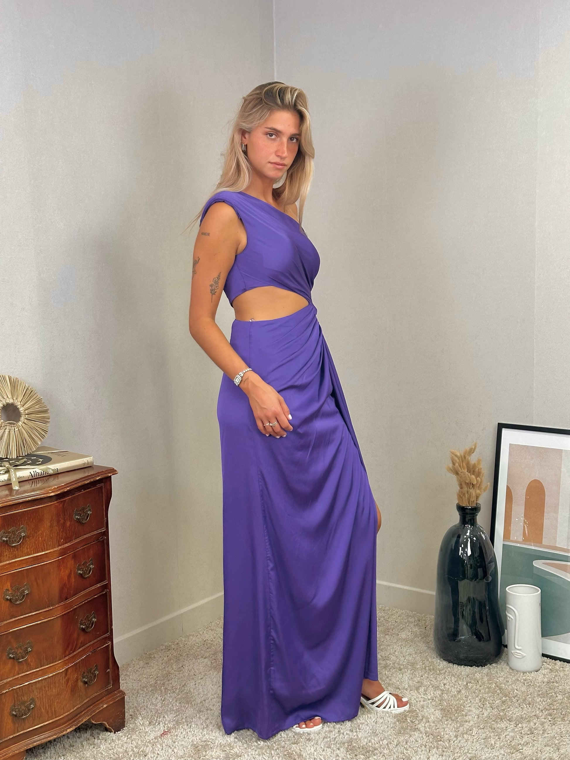 Robe de soirée satin tendance asymétrique Melbourne