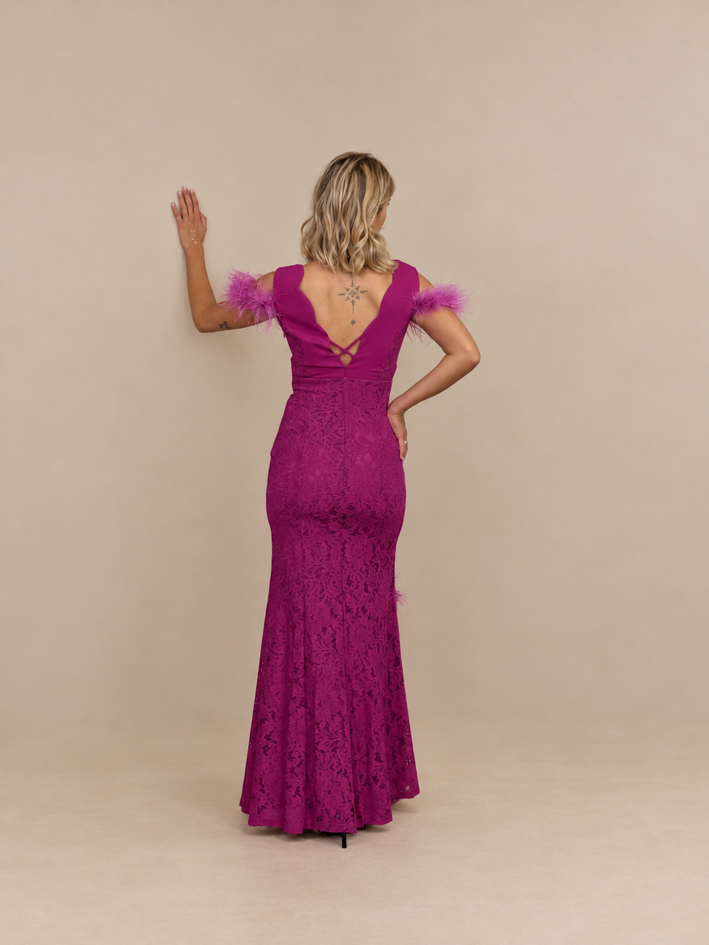 Robe de cérémonie longue en dentelle à plumes - Nuuk