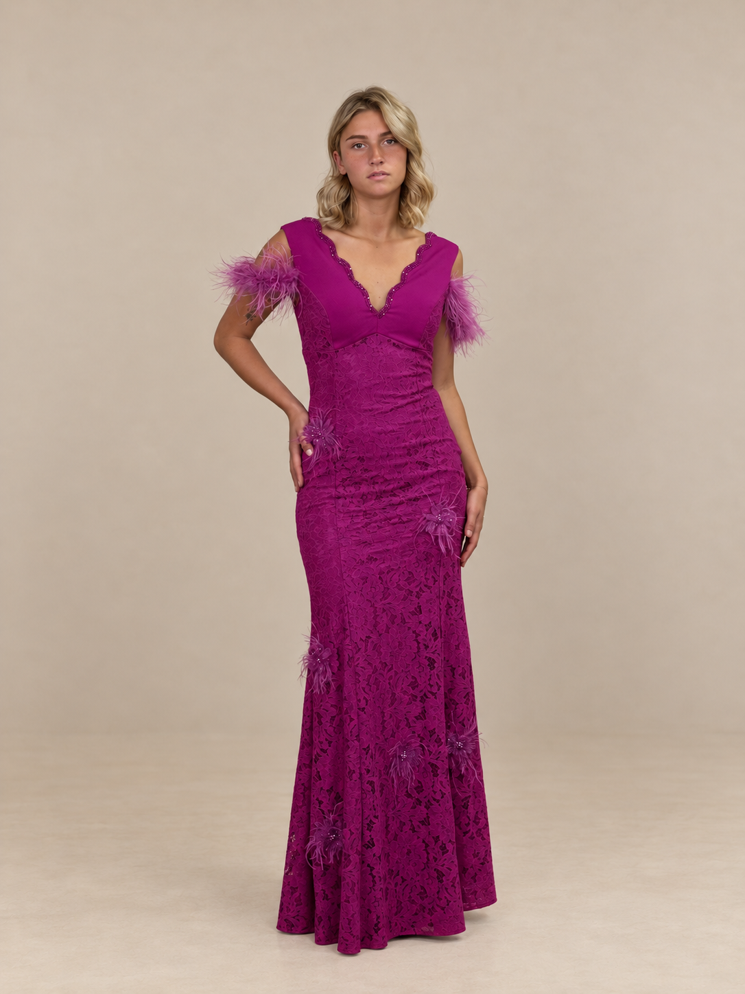 Robe de cérémonie longue en dentelle à plumes - Nuuk