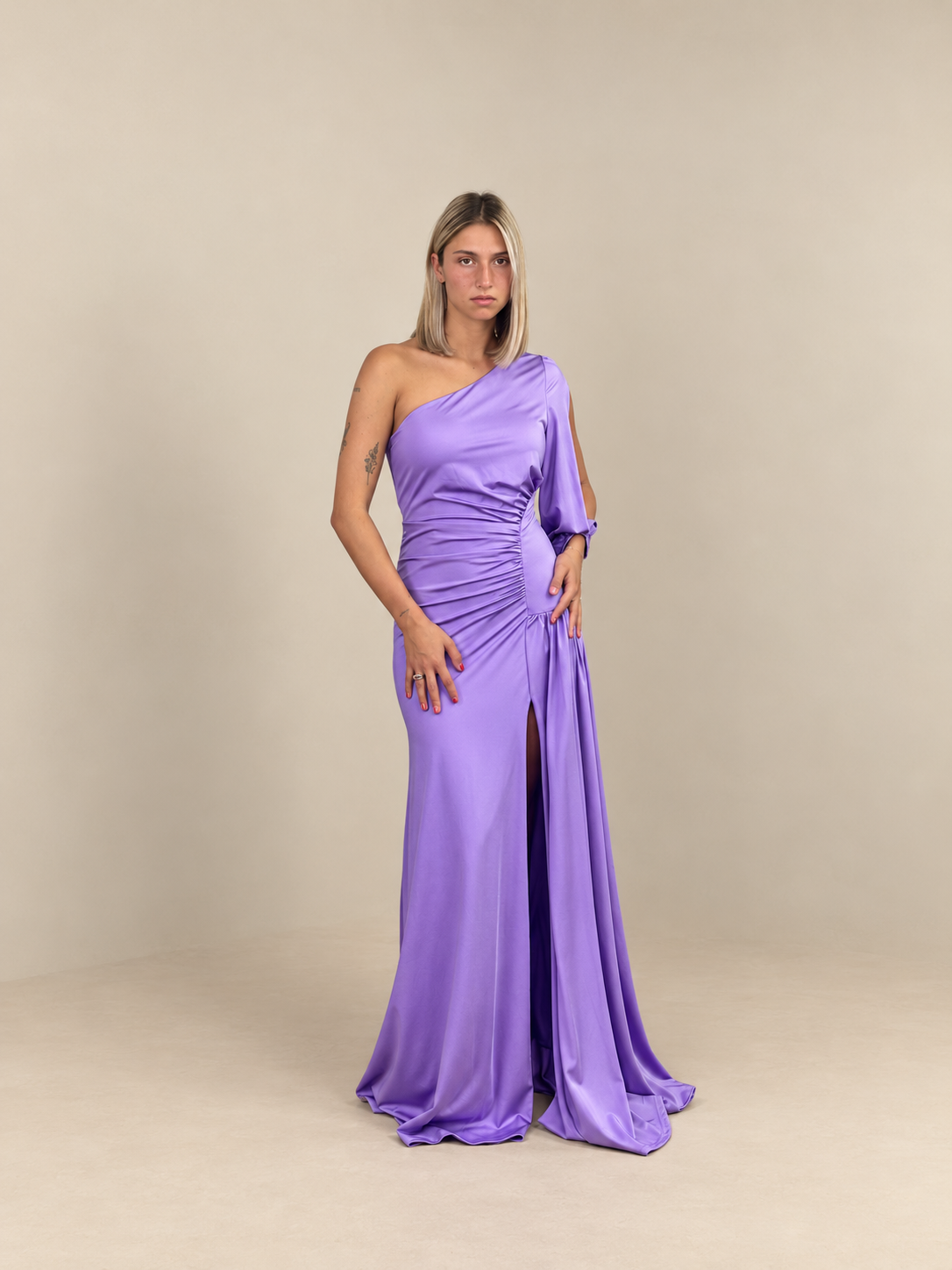 Robe longue asymétrique à manches drapées - Monaco