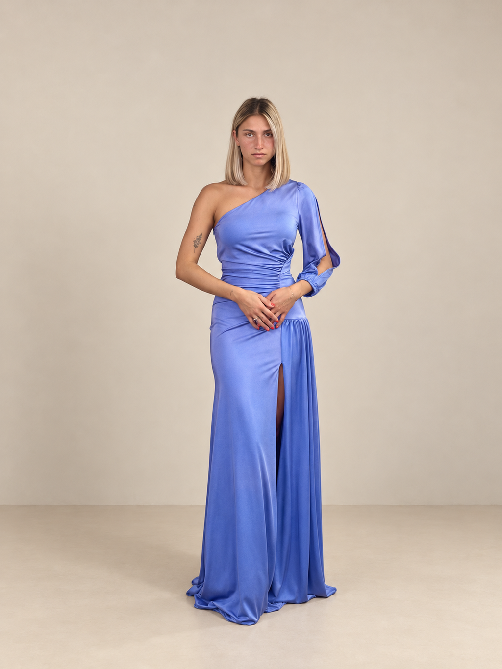 Robe longue asymétrique à manches drapées - Monaco