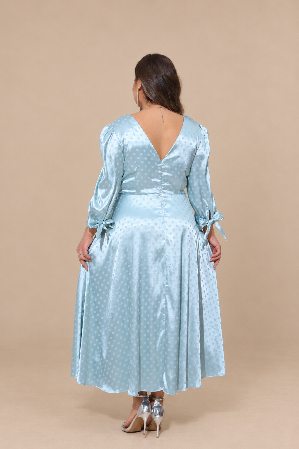 Robe midi grande taille en satin à pois - Corinthe