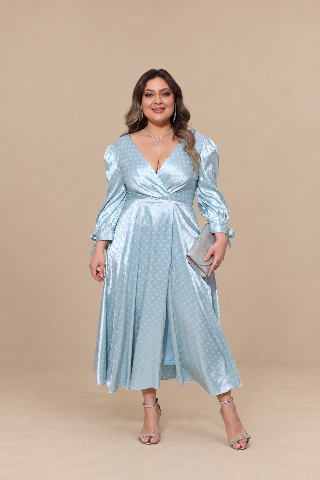 Robe midi grande taille en satin à pois - Corinthe