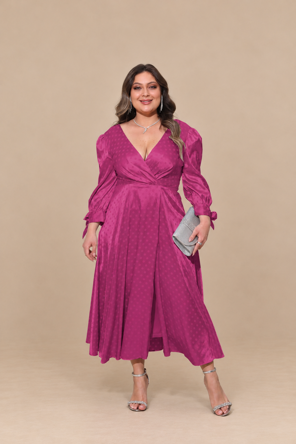 Robe midi grande taille en satin à pois - Corinthe