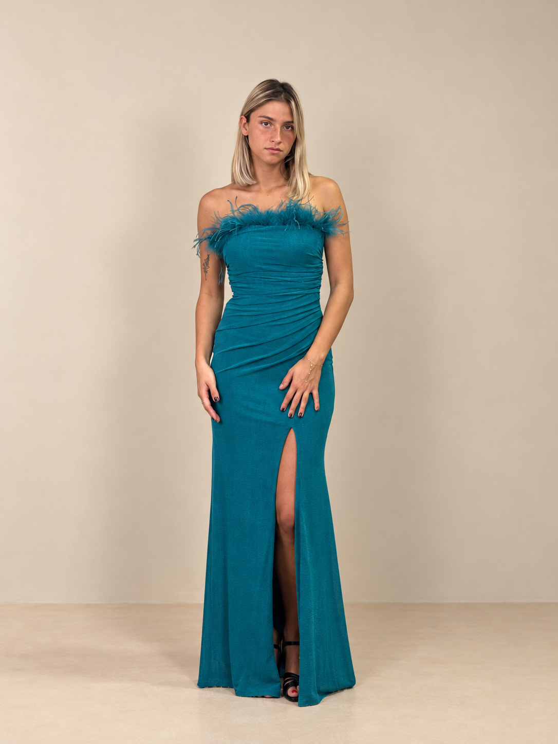 Robe de soirée longue à plumes - Vasteras