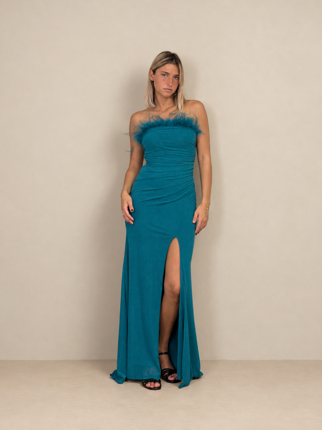 Robe de soirée longue à plumes - Vasteras